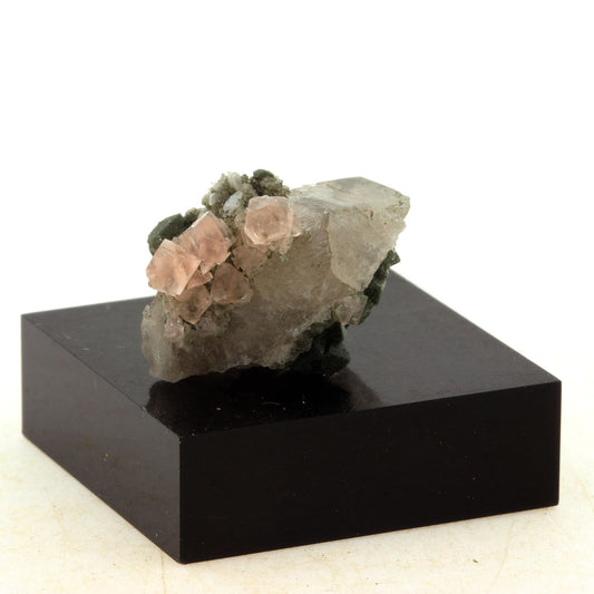 Fluorite Rose + Quartz. 25.90 carats. Talèfre, Massif du Mont-Blanc, France