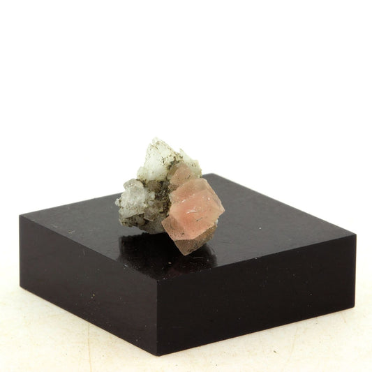 Fluorite Rose + Adulaire. 8.50 carats. Talèfre, Massif du Mont-Blanc, France