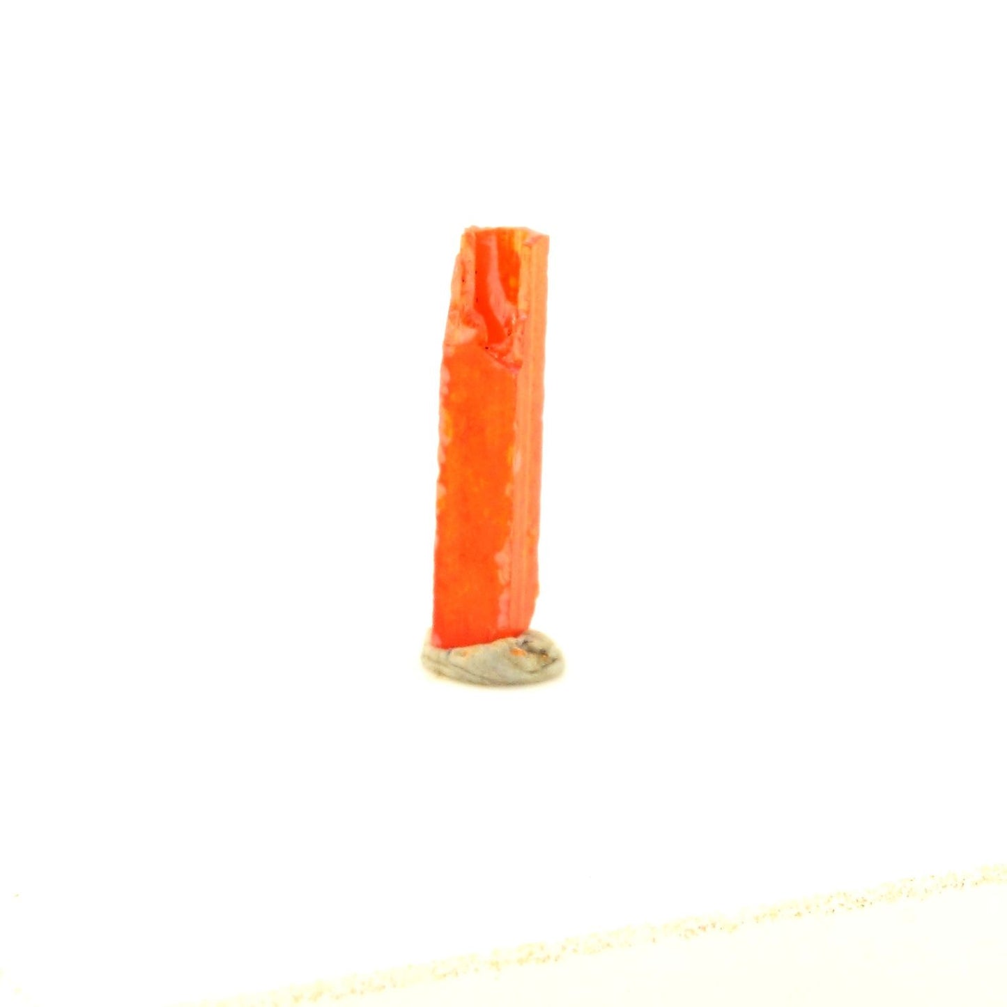 Crocoite. 0.63 carats. Adelaide Mine, Tasmania, Australie