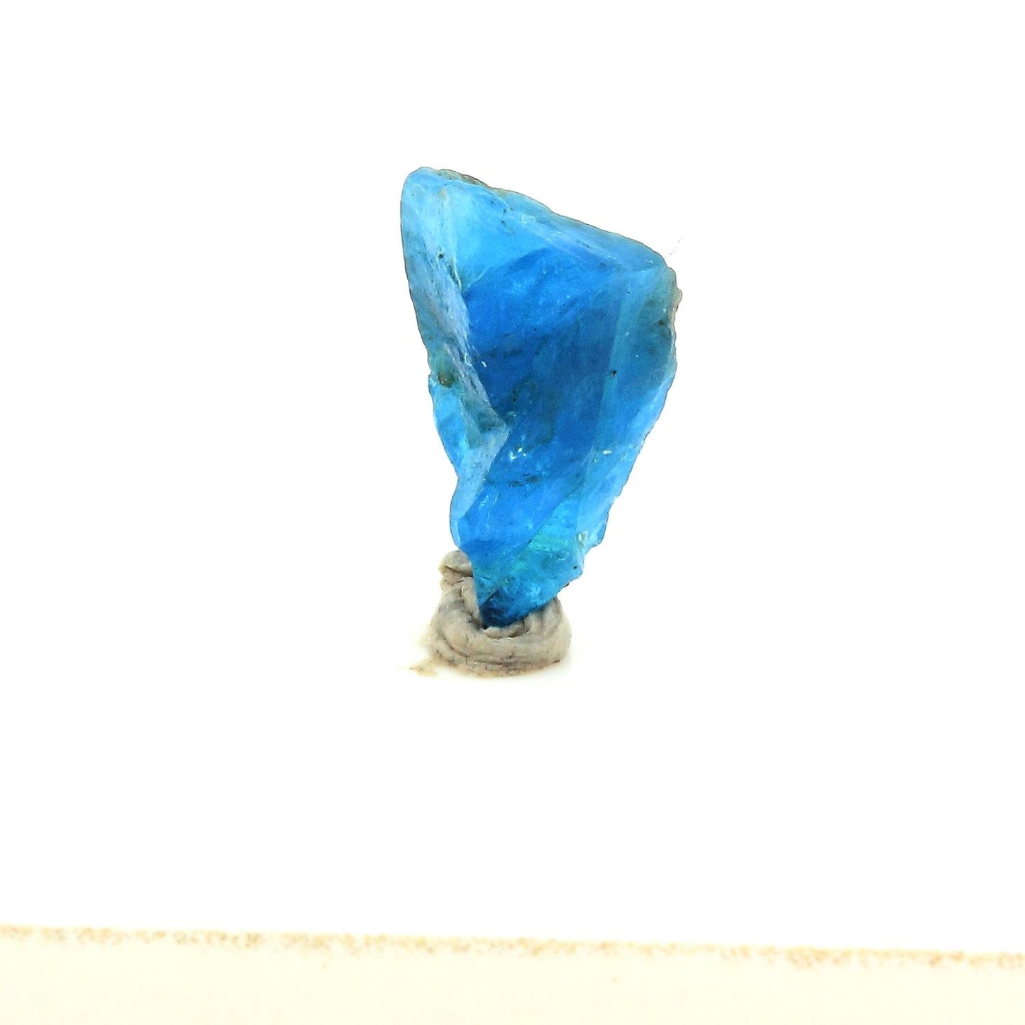 Apatite bleu neon. 1.63 carats. Betroka, Anosy, Madagascar