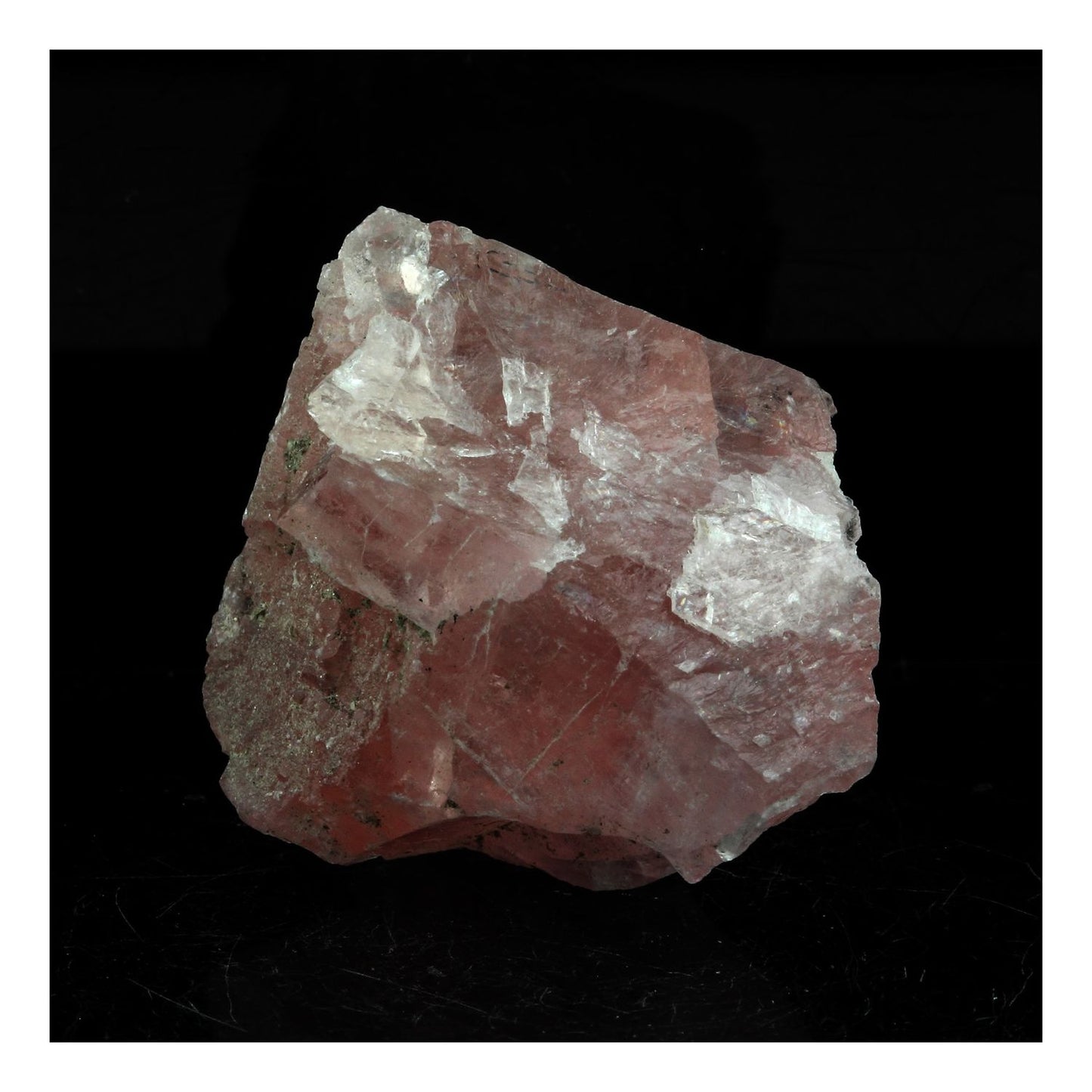 Fluorite Rose. 104.0 carats. Talèfre, Massif du Mont-Blanc, France