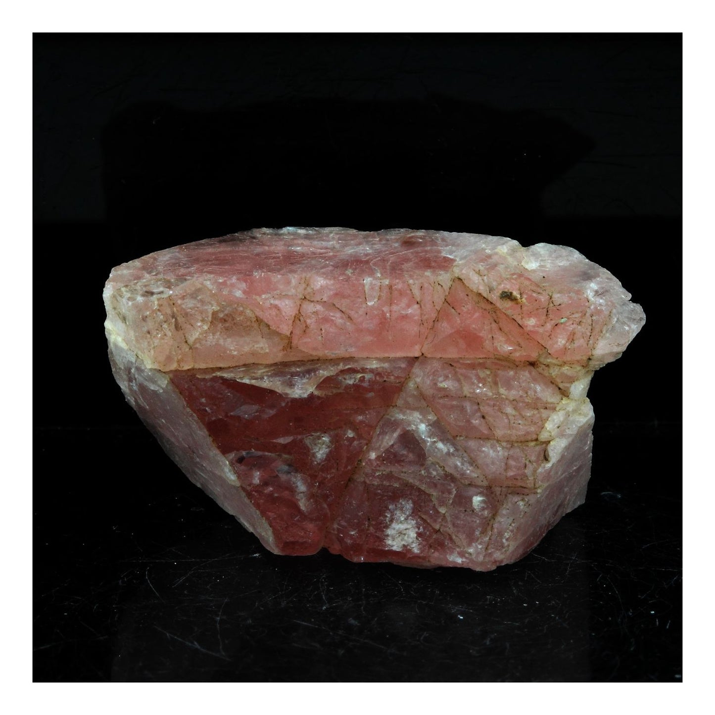 Fluorite Rose. 80.0 carats. Talèfre, Massif du Mont-Blanc, France