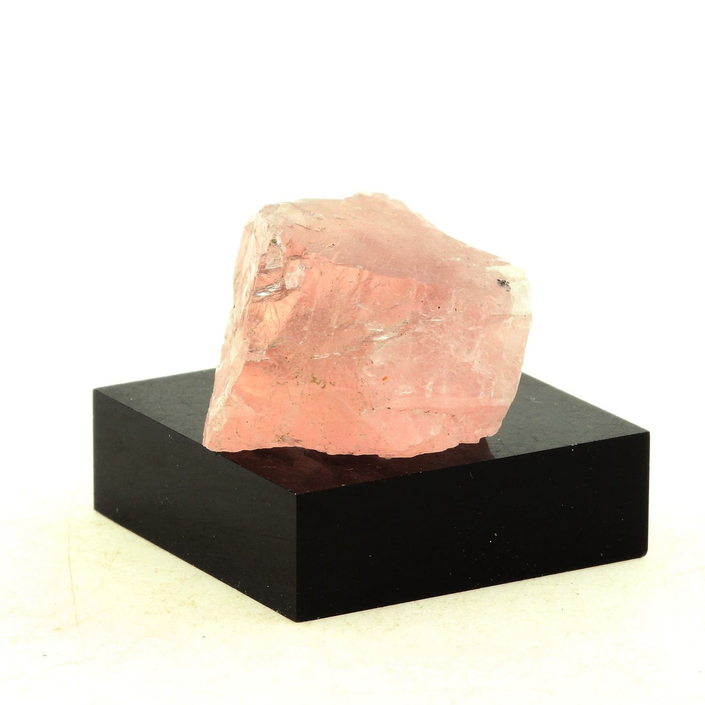 Fluorite Rose. 68.0 carats. Talèfre, Massif du Mont-Blanc, France