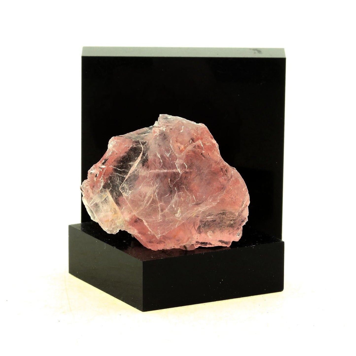 Fluorite Rose. 84.0 carats. Talèfre, Massif du Mont-Blanc, France