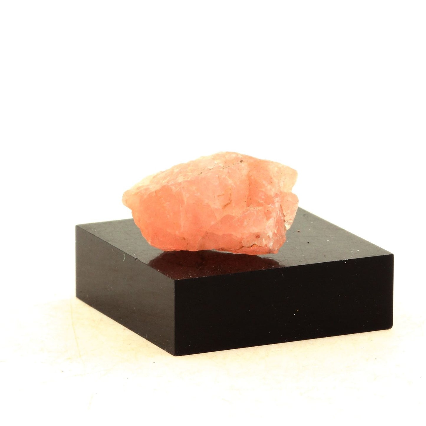 Fluorite rose. 25.50 carats. Talèfre, Massif du Mont-Blanc, France