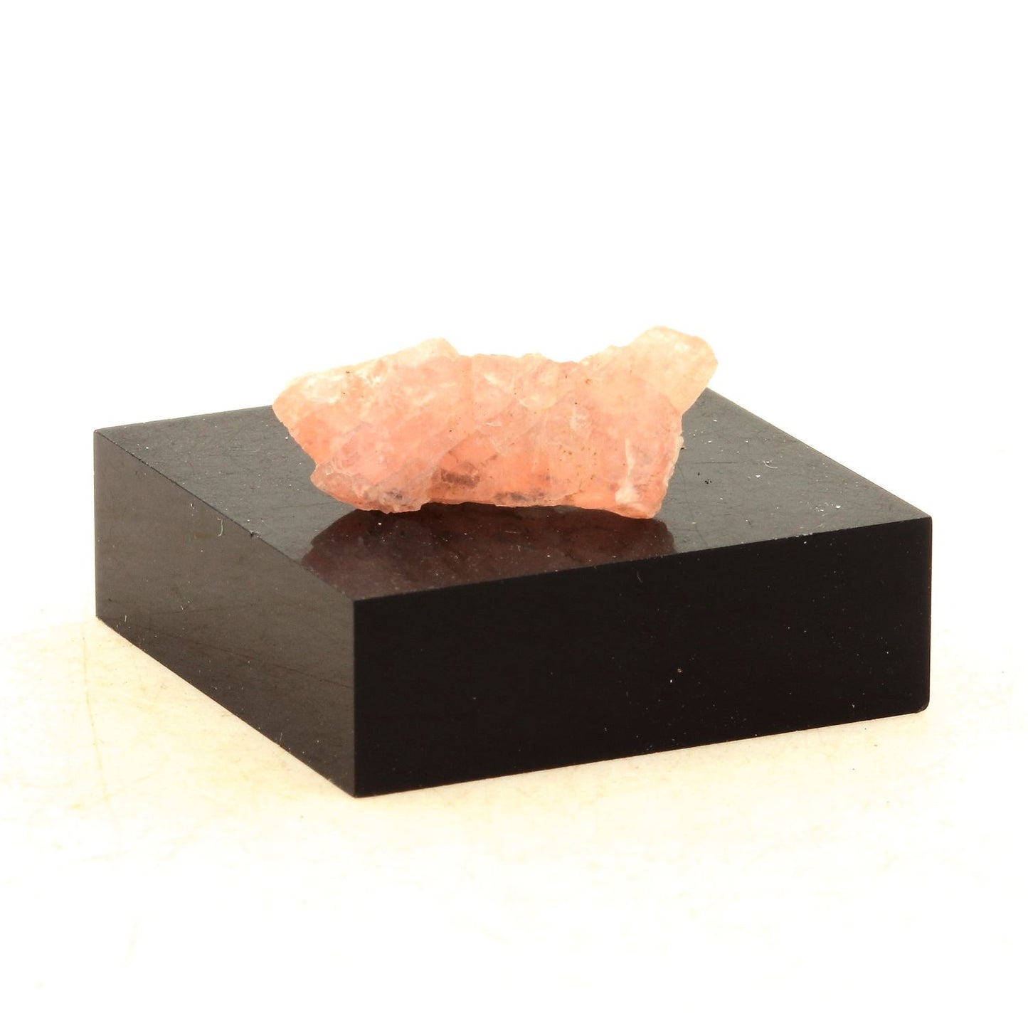 Fluorite rose. 11.0 carats. Talèfre, Massif du Mont-Blanc, France