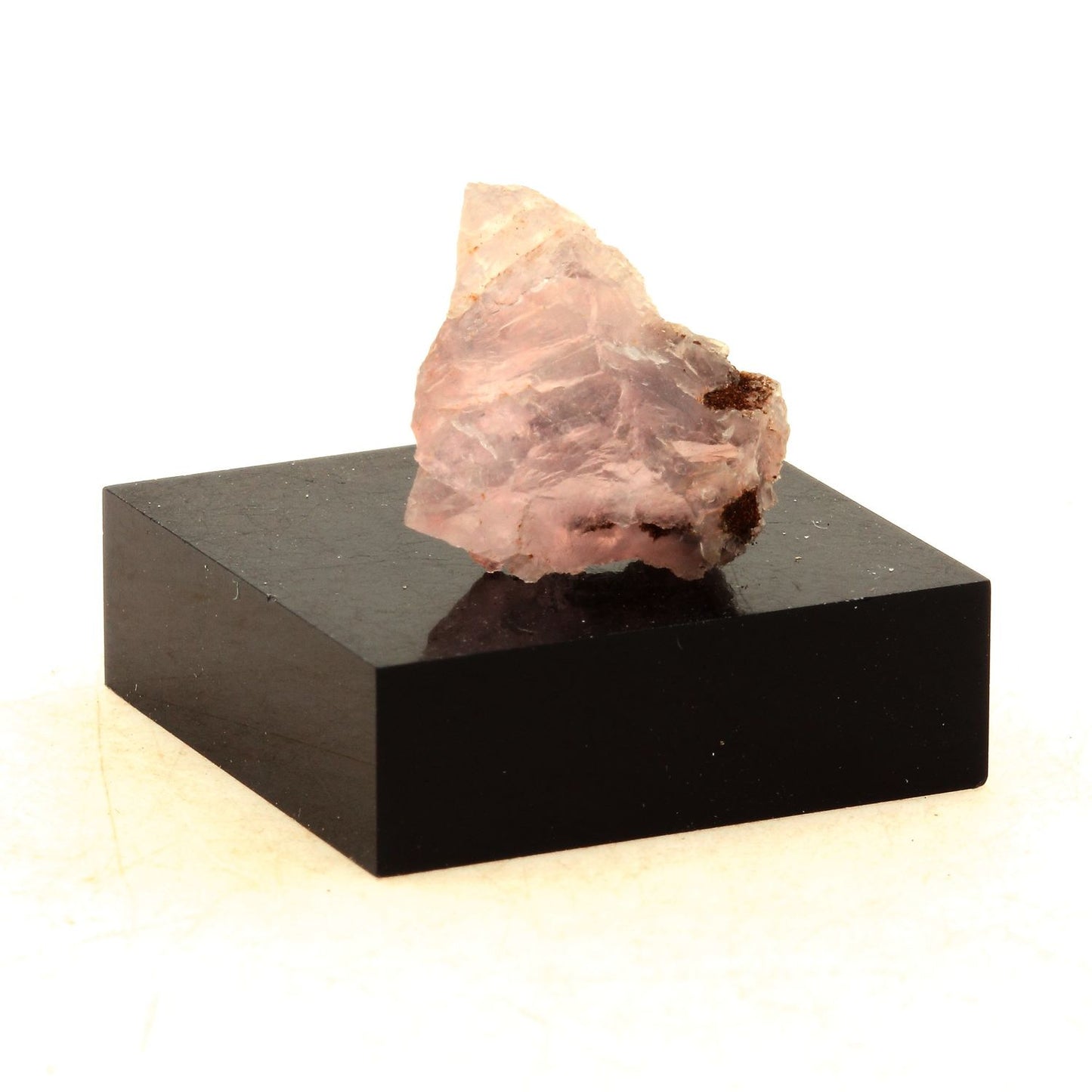Fluorite rose. 20.50 carats. Talèfre, Massif du Mont-Blanc, France