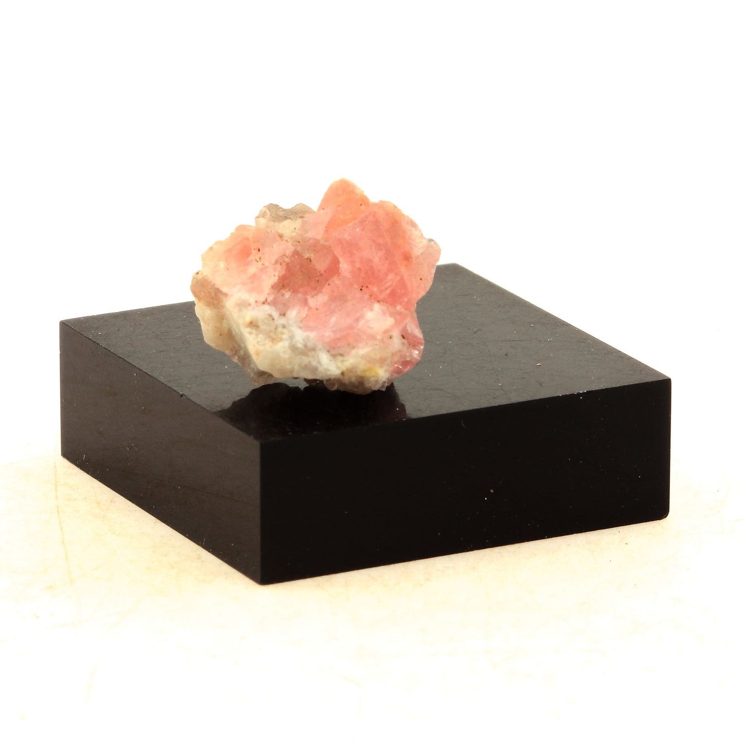 Fluorite rose. 14.0 carats. Talèfre, Massif du Mont-Blanc, France