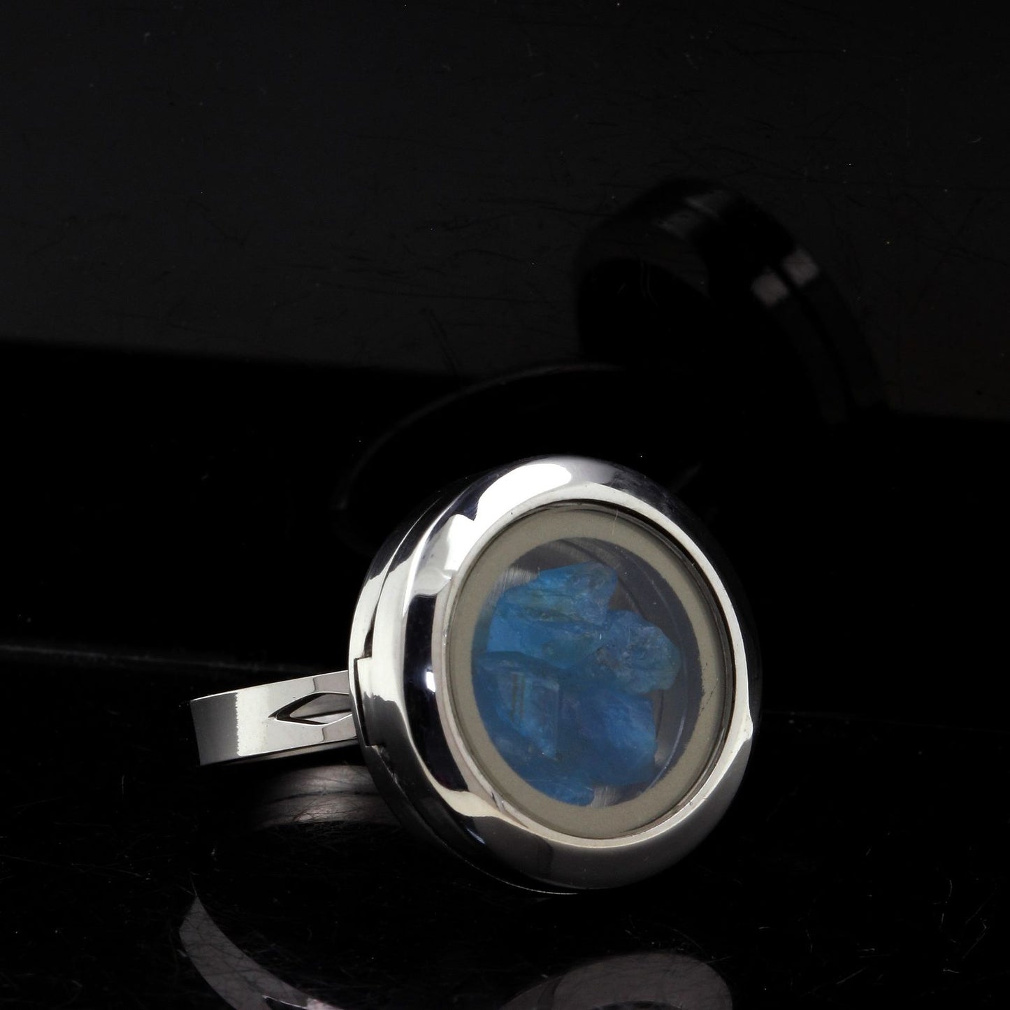 Bague Apatite bleu neon