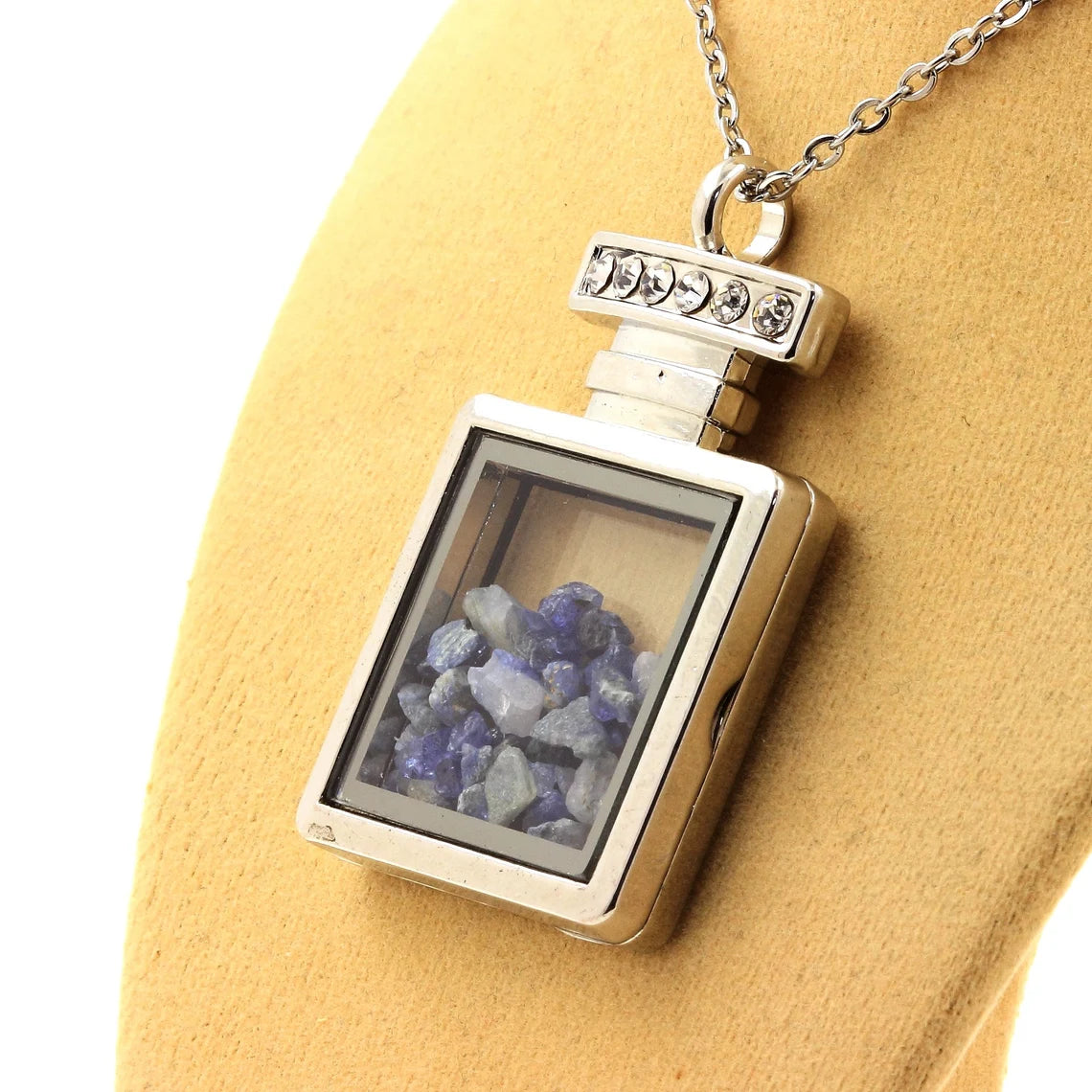 Collier Benitoite brut modèle flacon