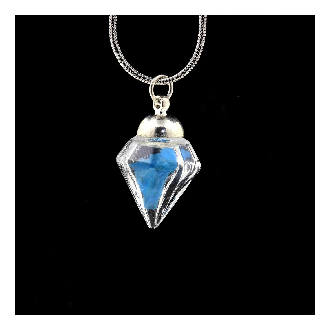 Collier Apatite bleu neon modèle diamant