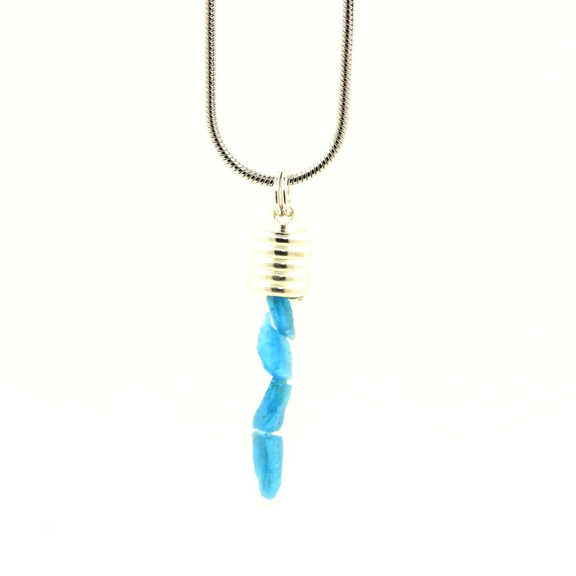 Collier Apatite bleu neon brut modèle tube et spirale