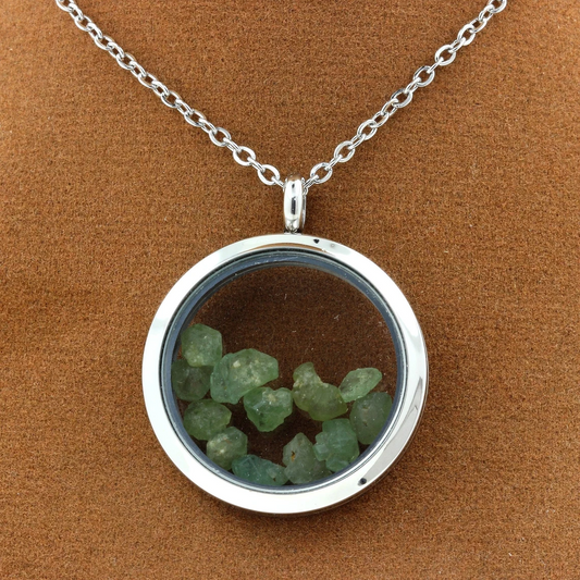 Collier Grenat Demantoide brut Modèle Médaillon