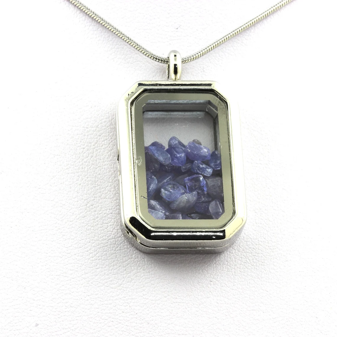 Collier Tanzanite brut modèle rectangle à pans coupés