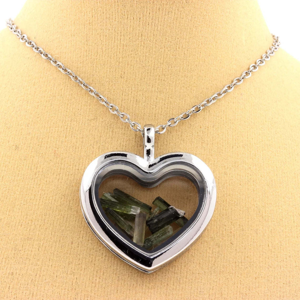 Collier Tourmaline verte brut modèle coeur