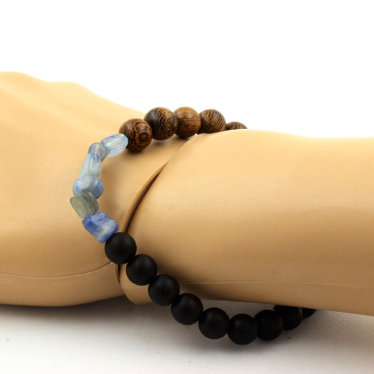 Cyanite bleu du Brésil + Perles Onyx noir mat + bois. Bracelet Perles
