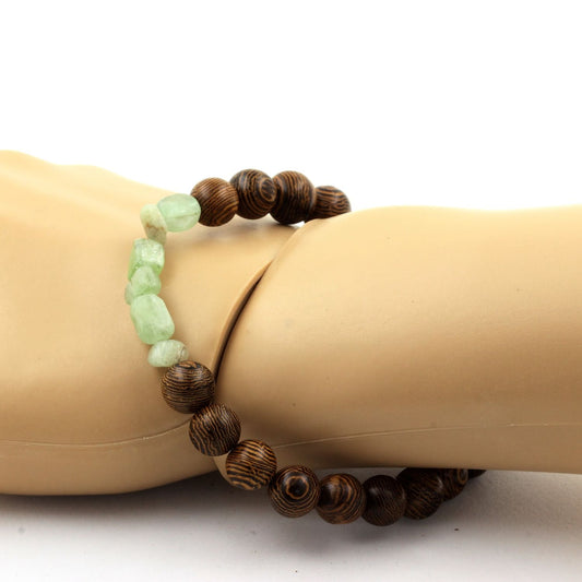 Cyanite verte du Brésil + Perles bois. Bracelet Perles