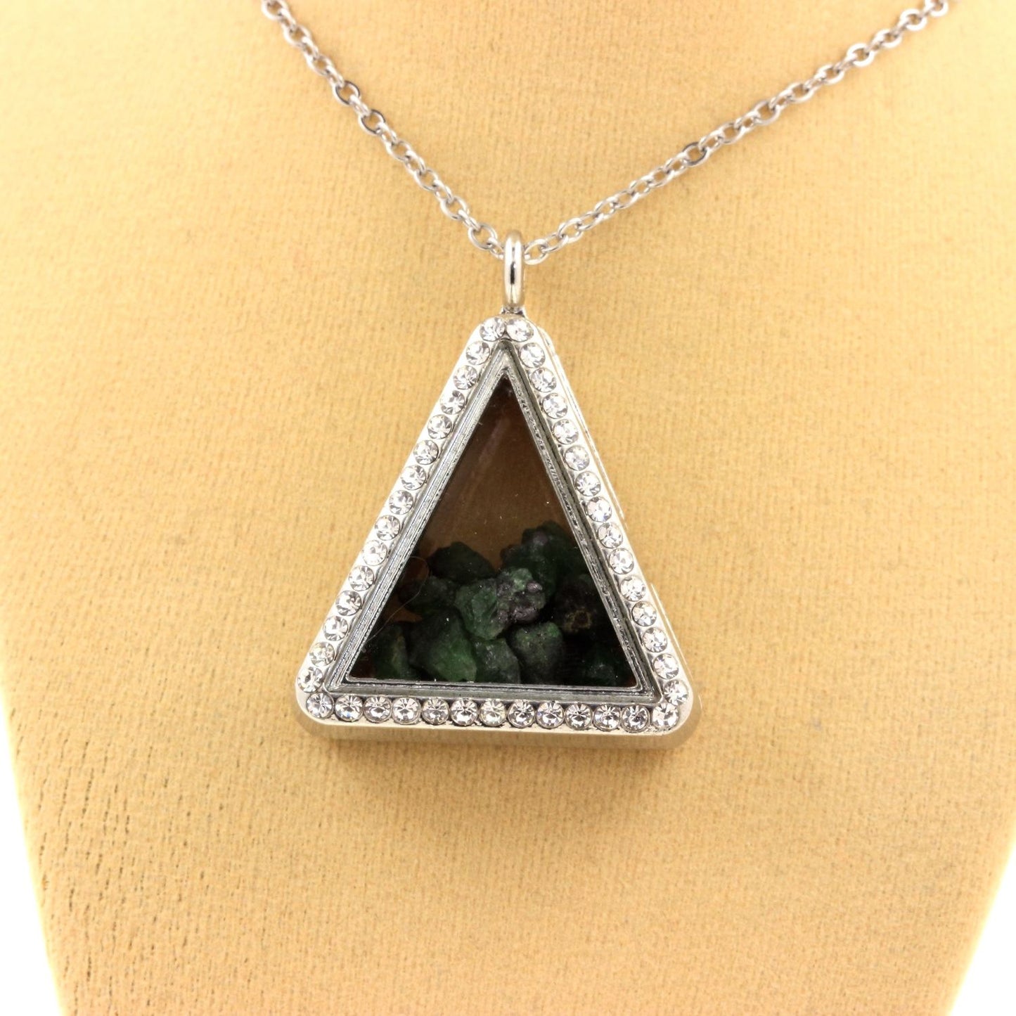 Collier Grenat Tsavorite naturels modèle triangle
