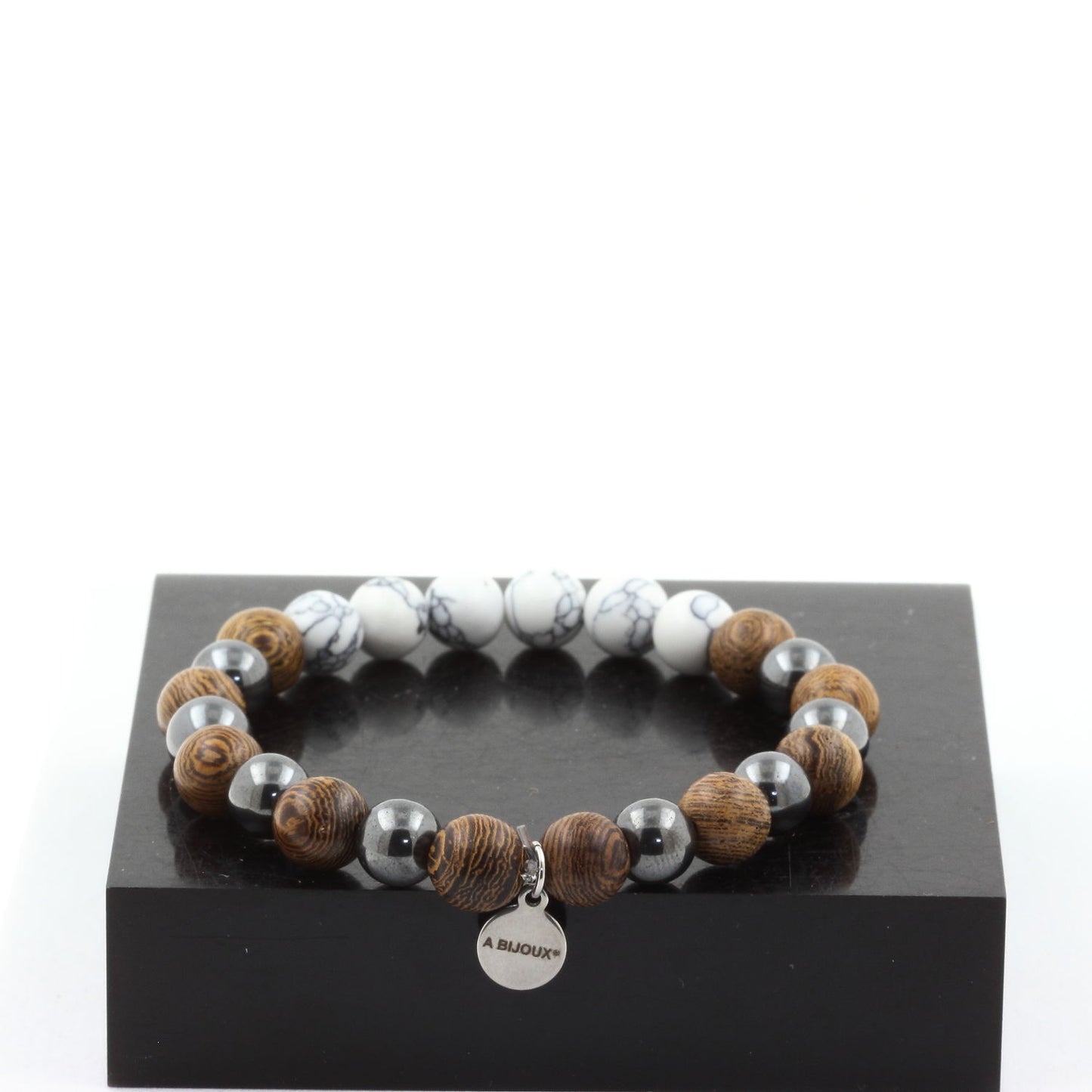 Howlite + Hématite + bois. Bracelet en Perles naturelles