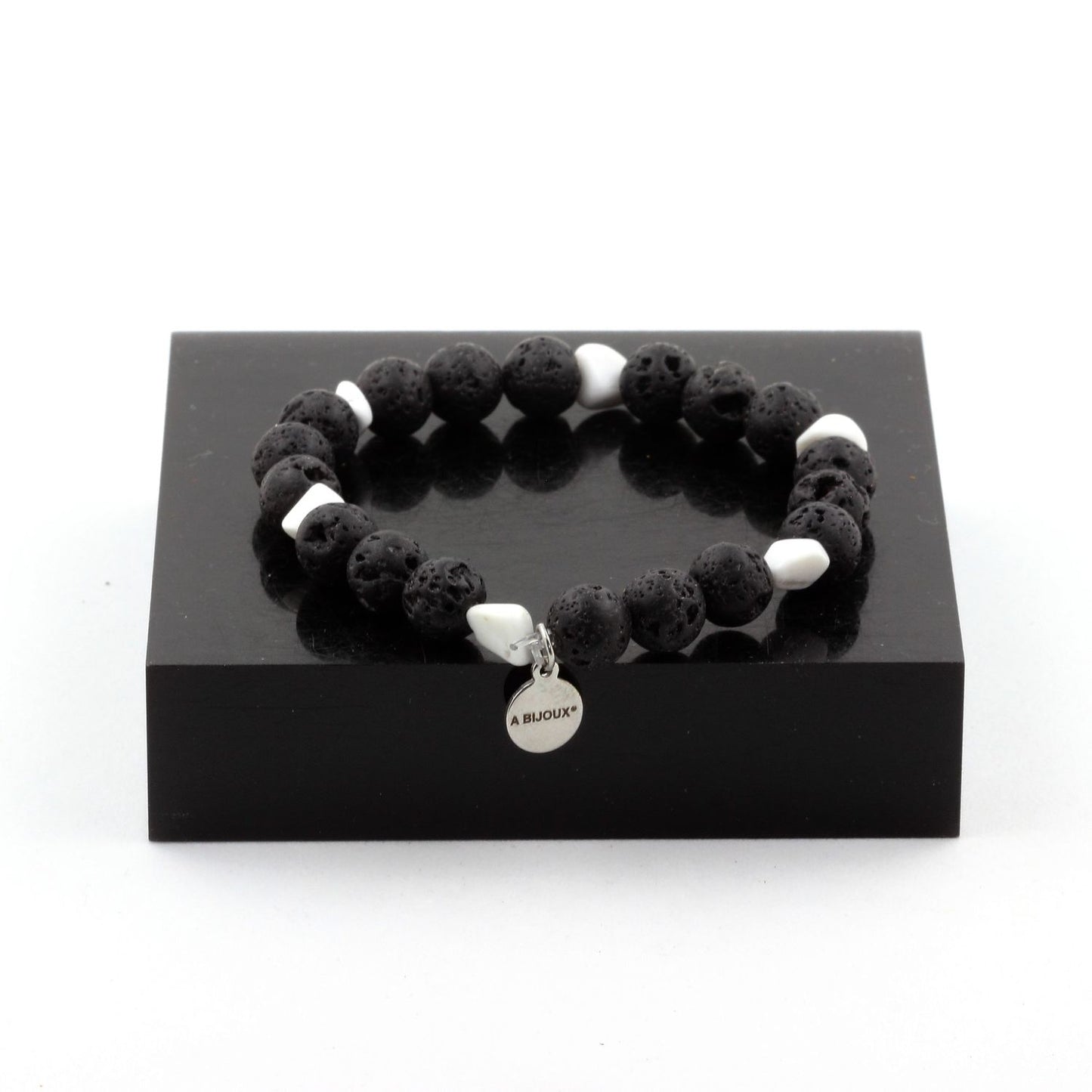 Howlite des USA + Perles Lave. Bracelet en Perles naturelles