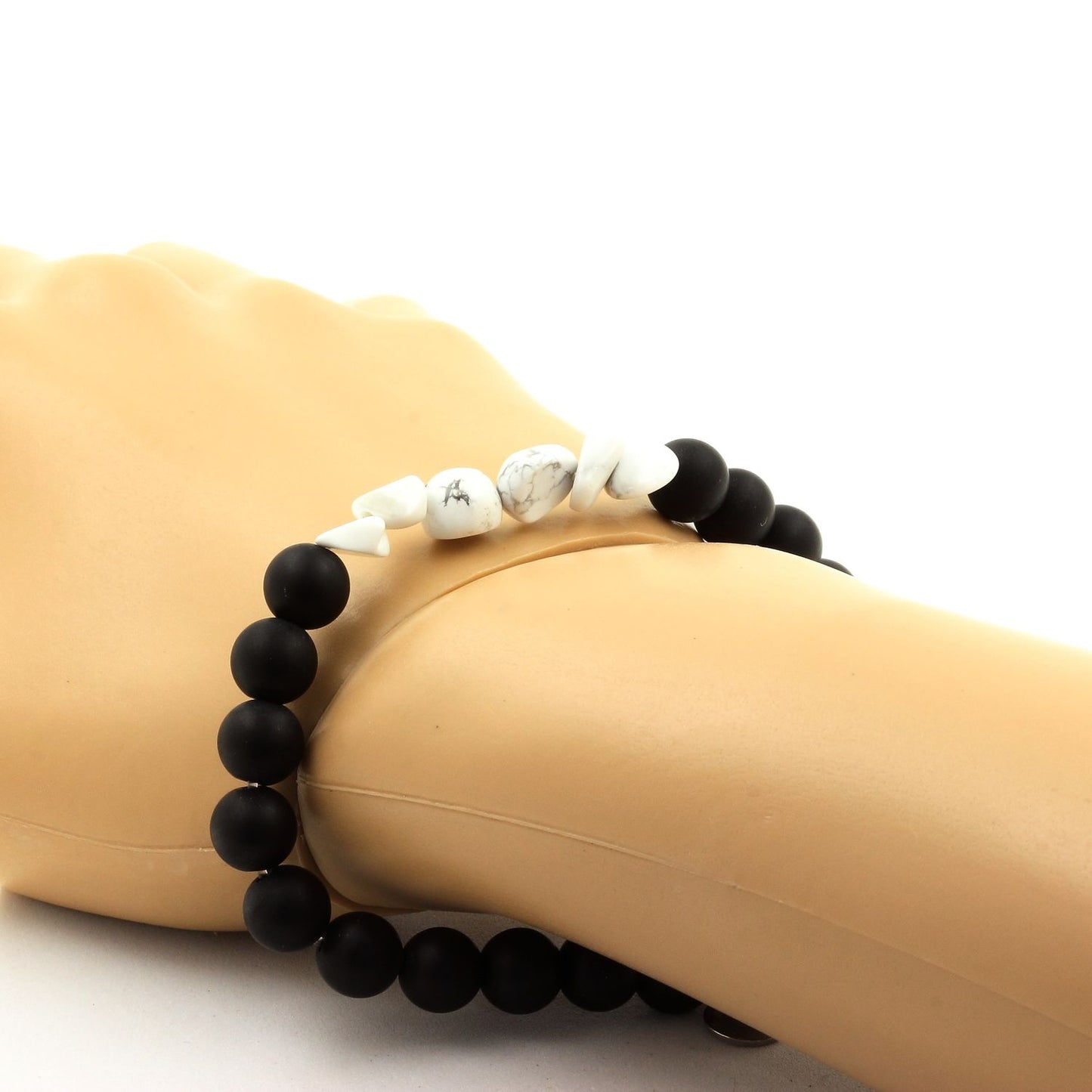 Howlite des USA + Perles Onyx noir mat. Bracelet en Perles naturelles