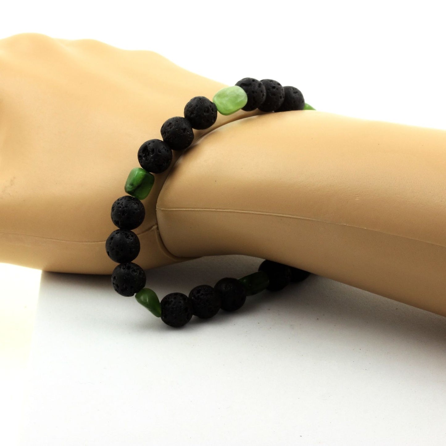 Jade néphrite de Sibérie + Perles Lave. Bracelet en Perles naturelles