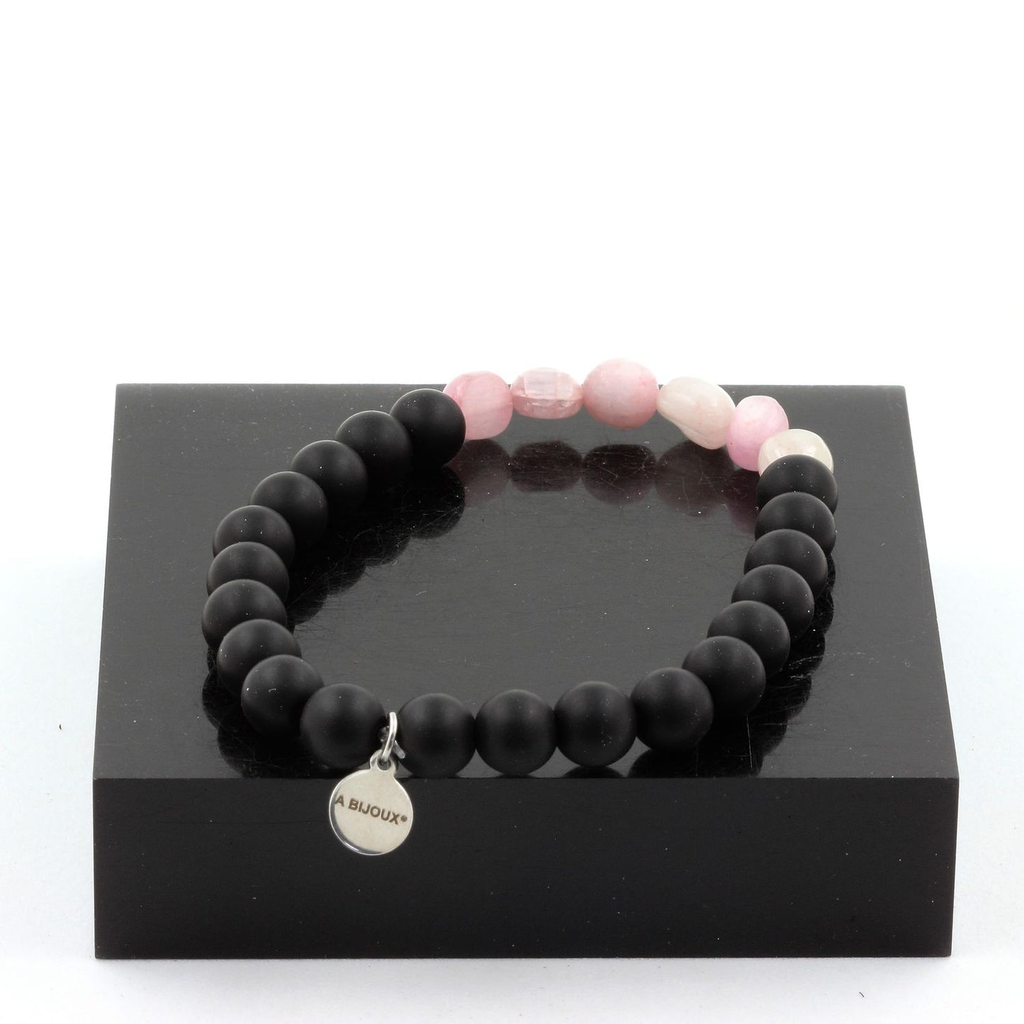Kunzite du Brésil + Perles Onyx noir mat + bois. Bracelet Perles