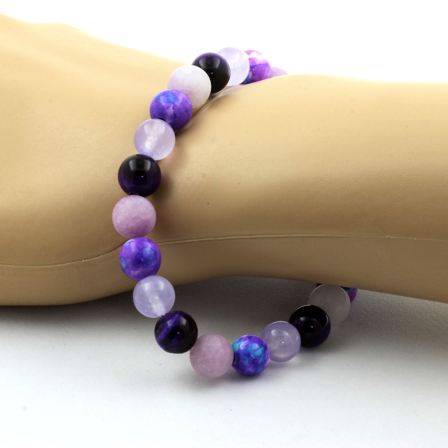 Oeil de Tigre violet + Jaspe violet bleu + Calcédoine lavande + Mica violet mat. Bracelet en Perles naturelles
