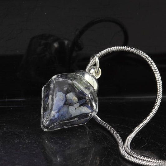 Collier Benitoite brut modèle diamant