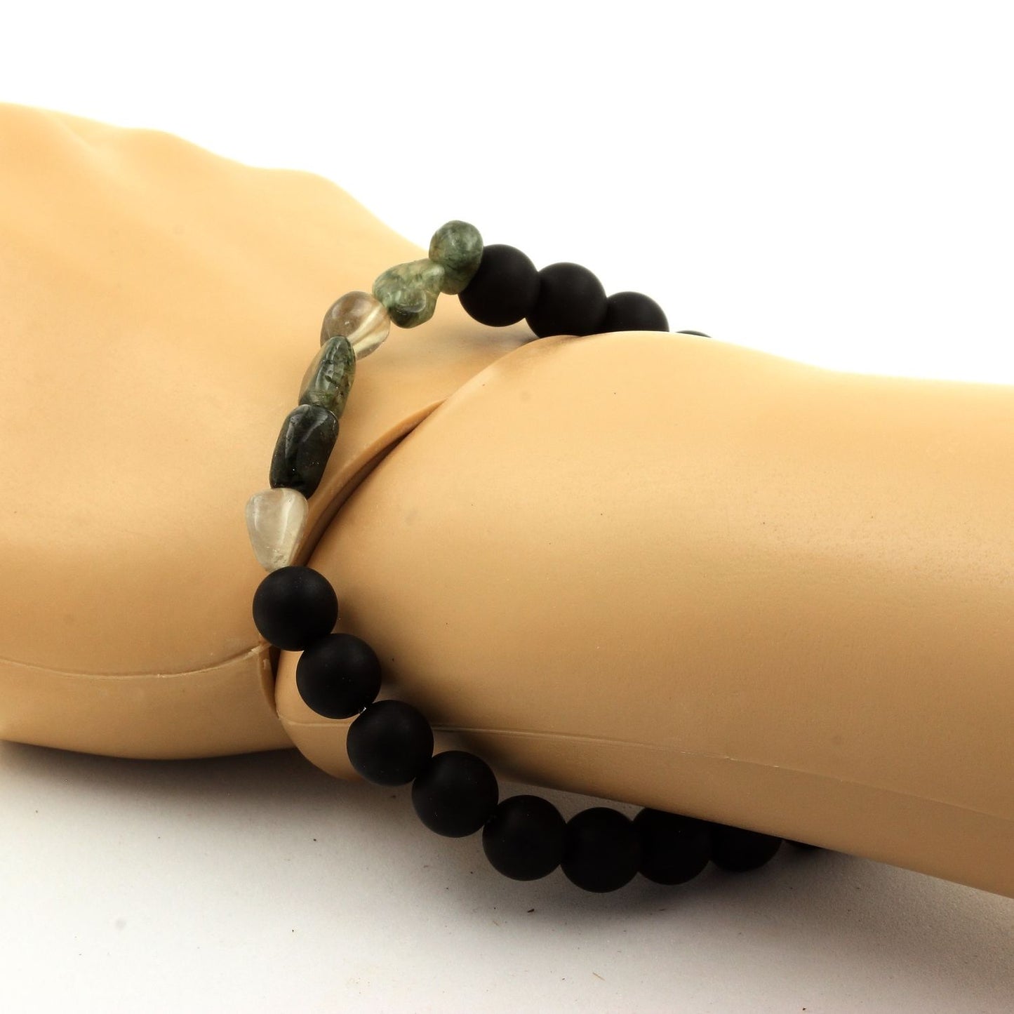 Quartz rutile vert du Brésil + Perles Onyx noir mat. Bracelet Perles