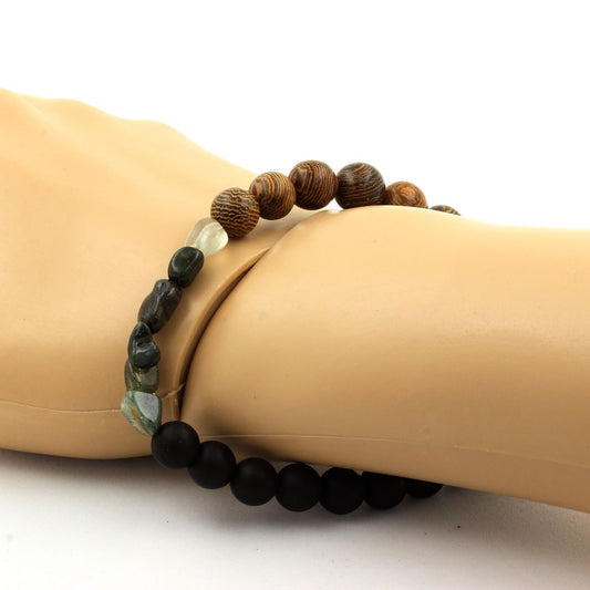 Quartz rutile vert du Brésil + Perles Onyx noir mat + bois. Bracelet Perles