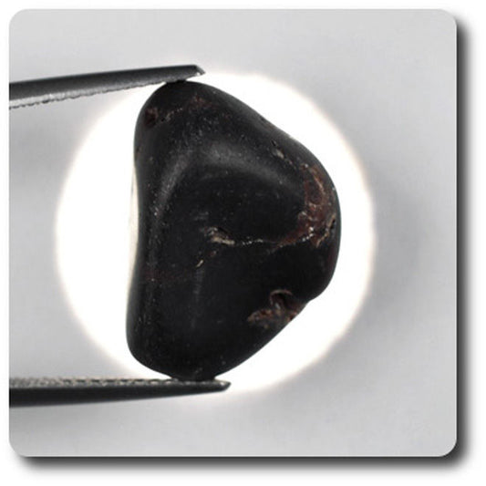 Grenat Almandin. 26.99 carats. Afrique
