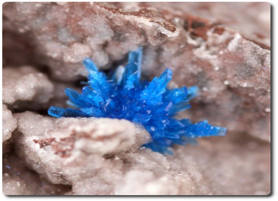 Pentagonite sur Heulandite. 190.0 carats. Pune, Maharashtra, Inde