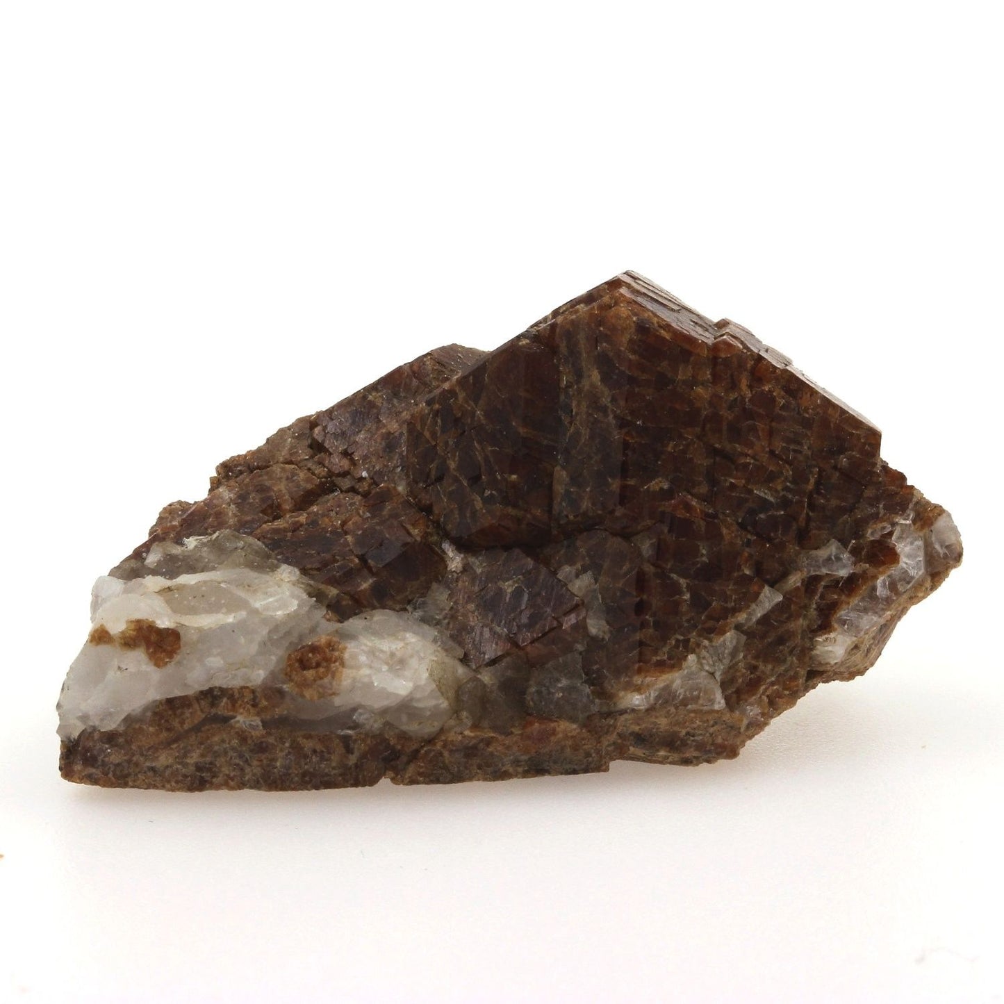 Grenat Catalan Grossulaire-Andradite. 141.9 carats. Pyrénées-Orientales, France