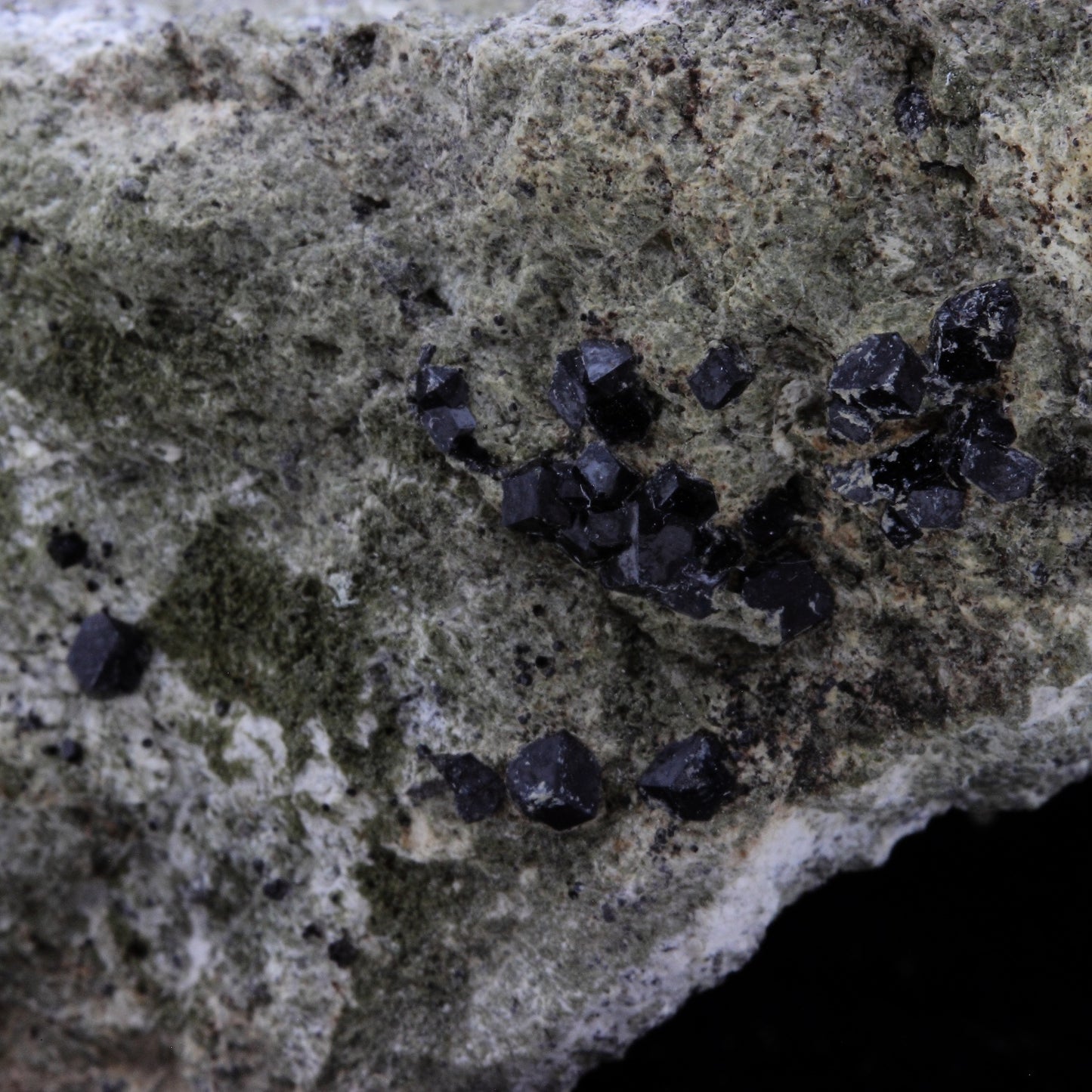 Grenat Melanite. 561.1 carats. San Benito Co., California, USA