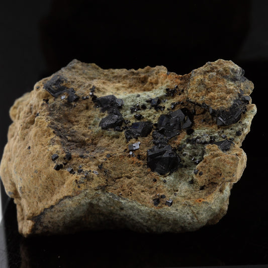 Grenat Melanite. 108.9 carats. San Benito Co., California, USA
