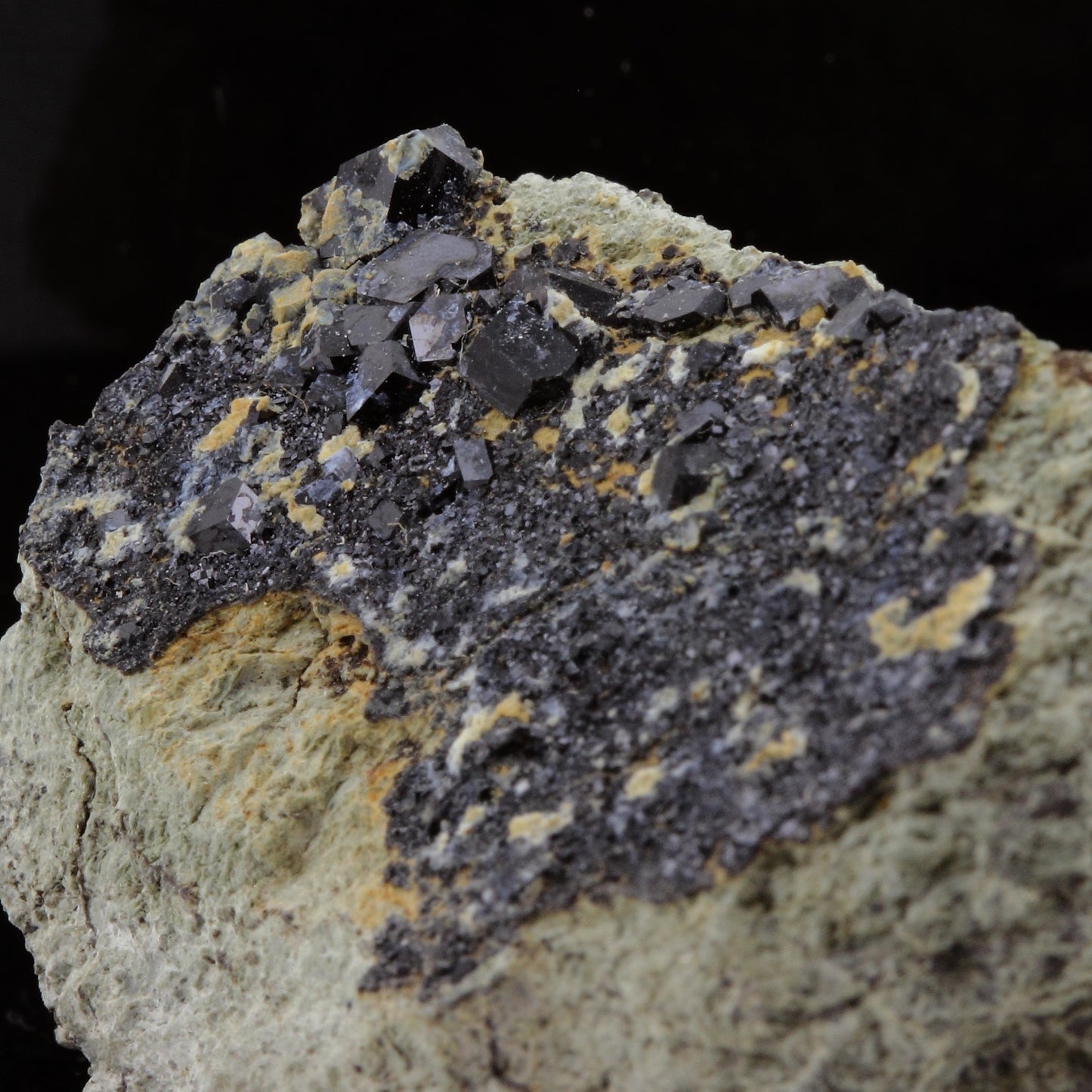 Grenat Melanite. 169.6 carats. San Benito Co., California, USA