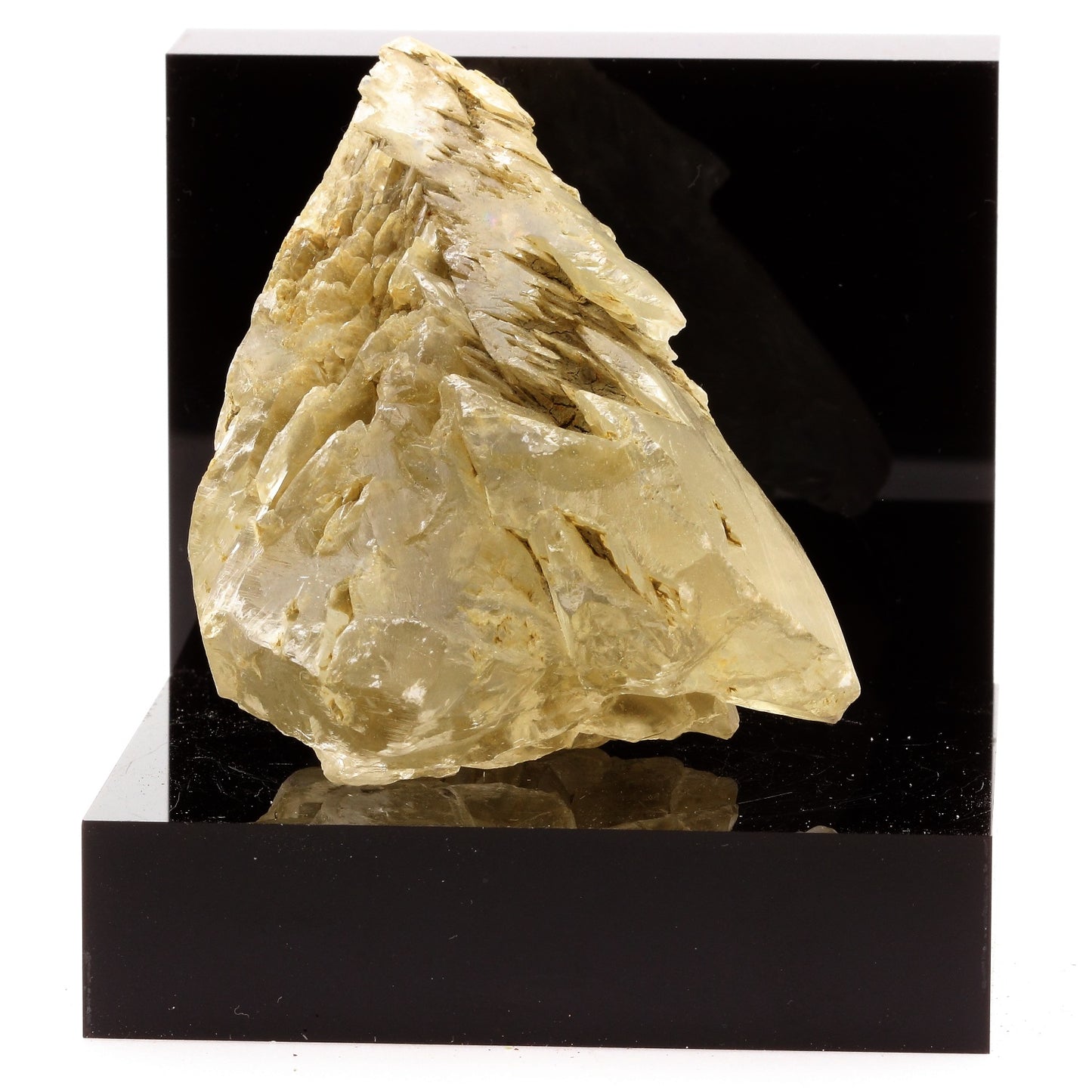 Gypse. 820.3 carats. Salins, Cantal, France