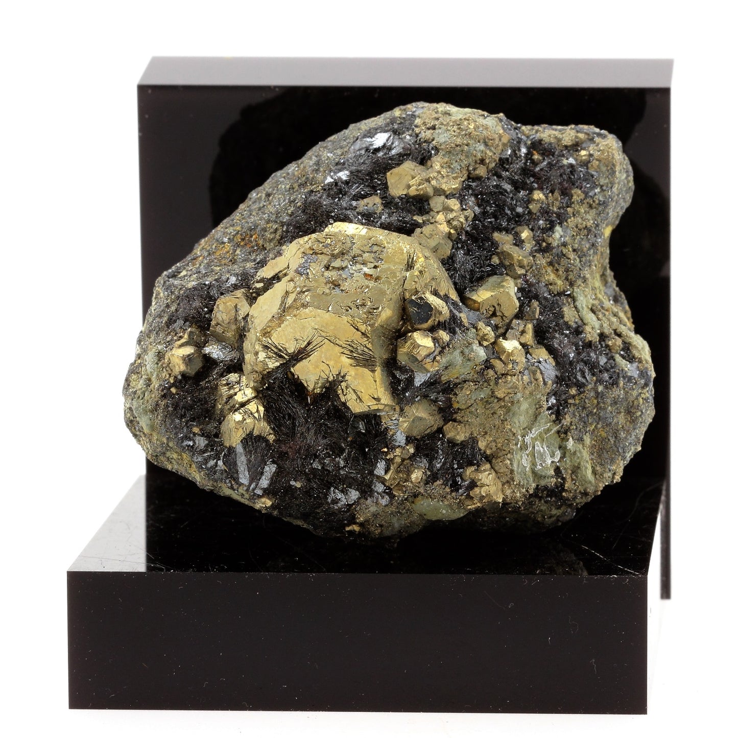 Pyrite + Hematite. 2275.4 carats. Rio Marina, Elba Island, Italie