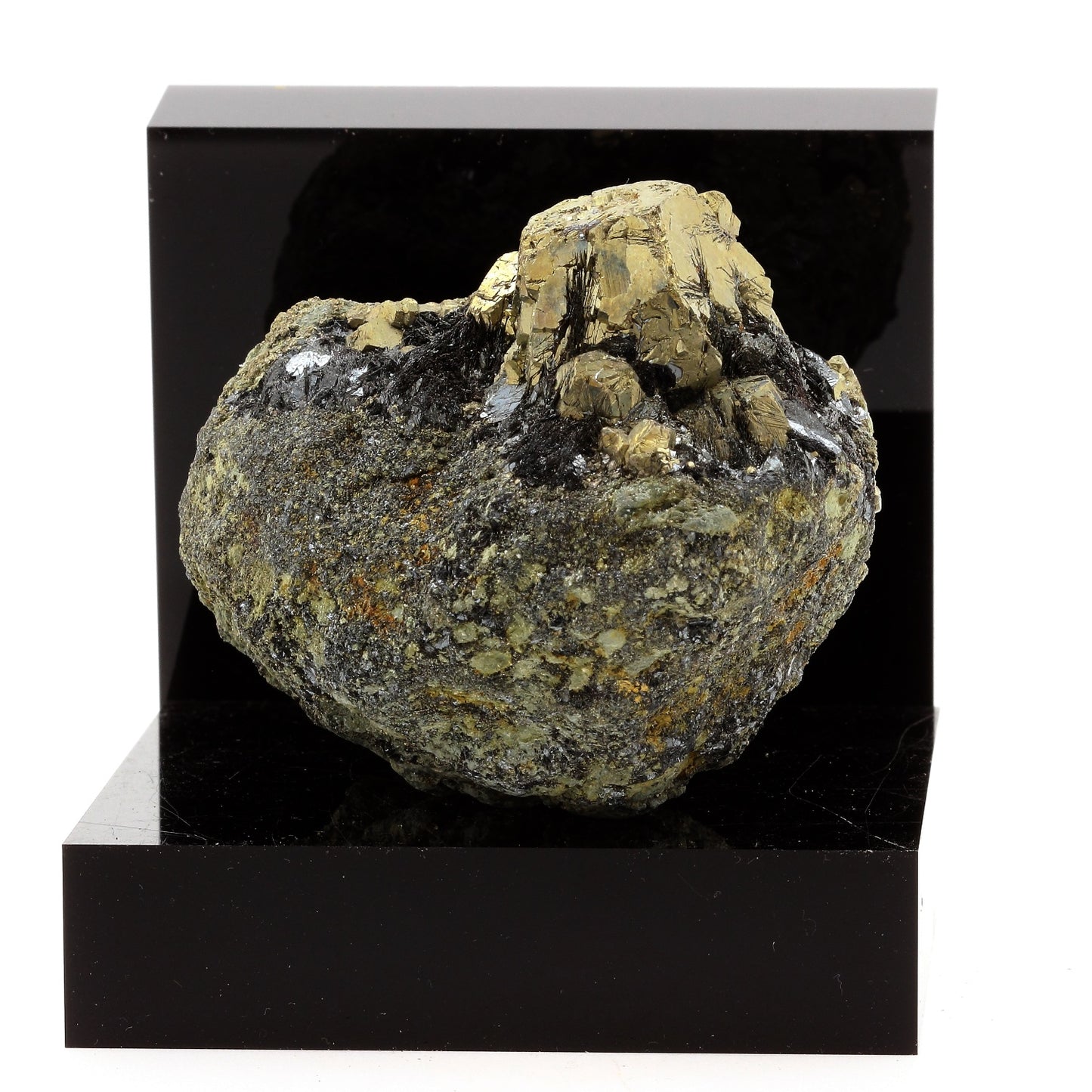 Pyrite + Hematite. 2275.4 carats. Rio Marina, Elba Island, Italie