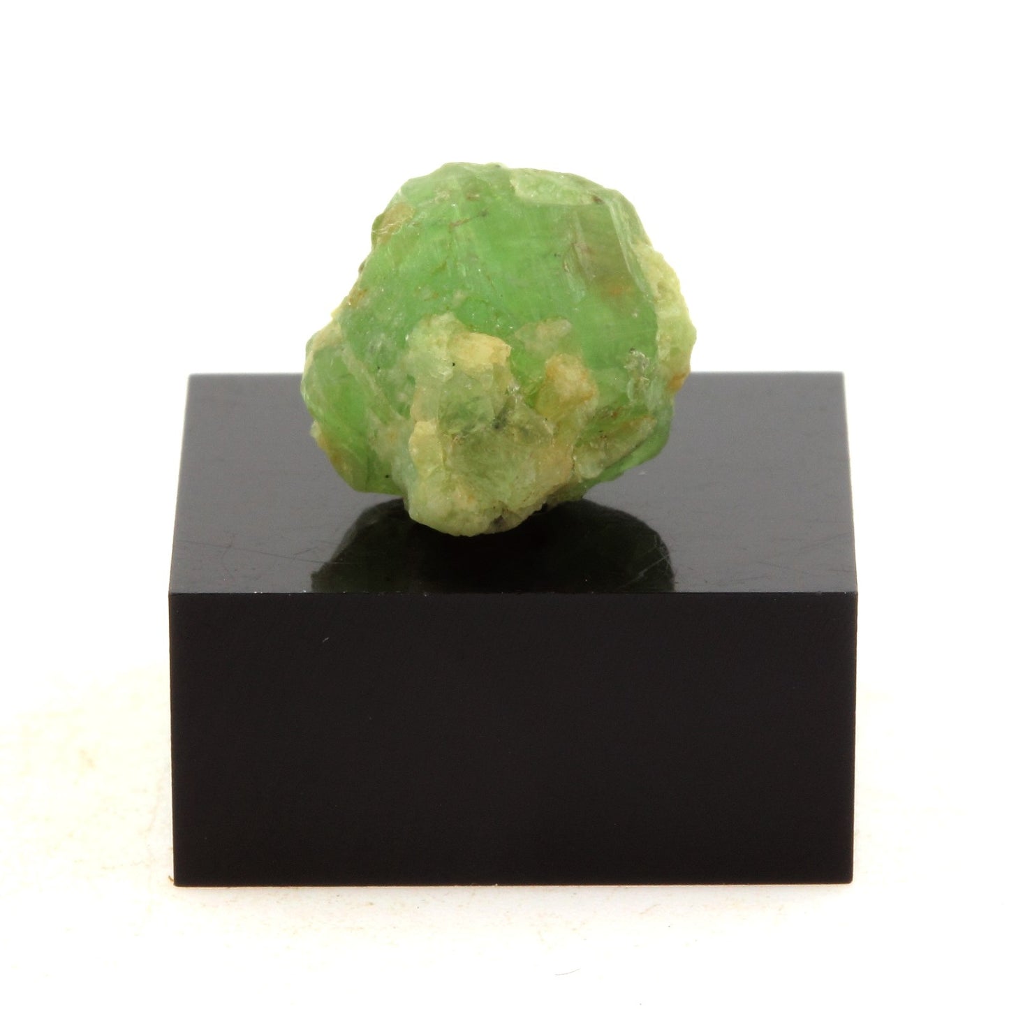 Grenat Grossulaire Tsavorite. 10.96 carats. Merelani Hills, Tanzanie