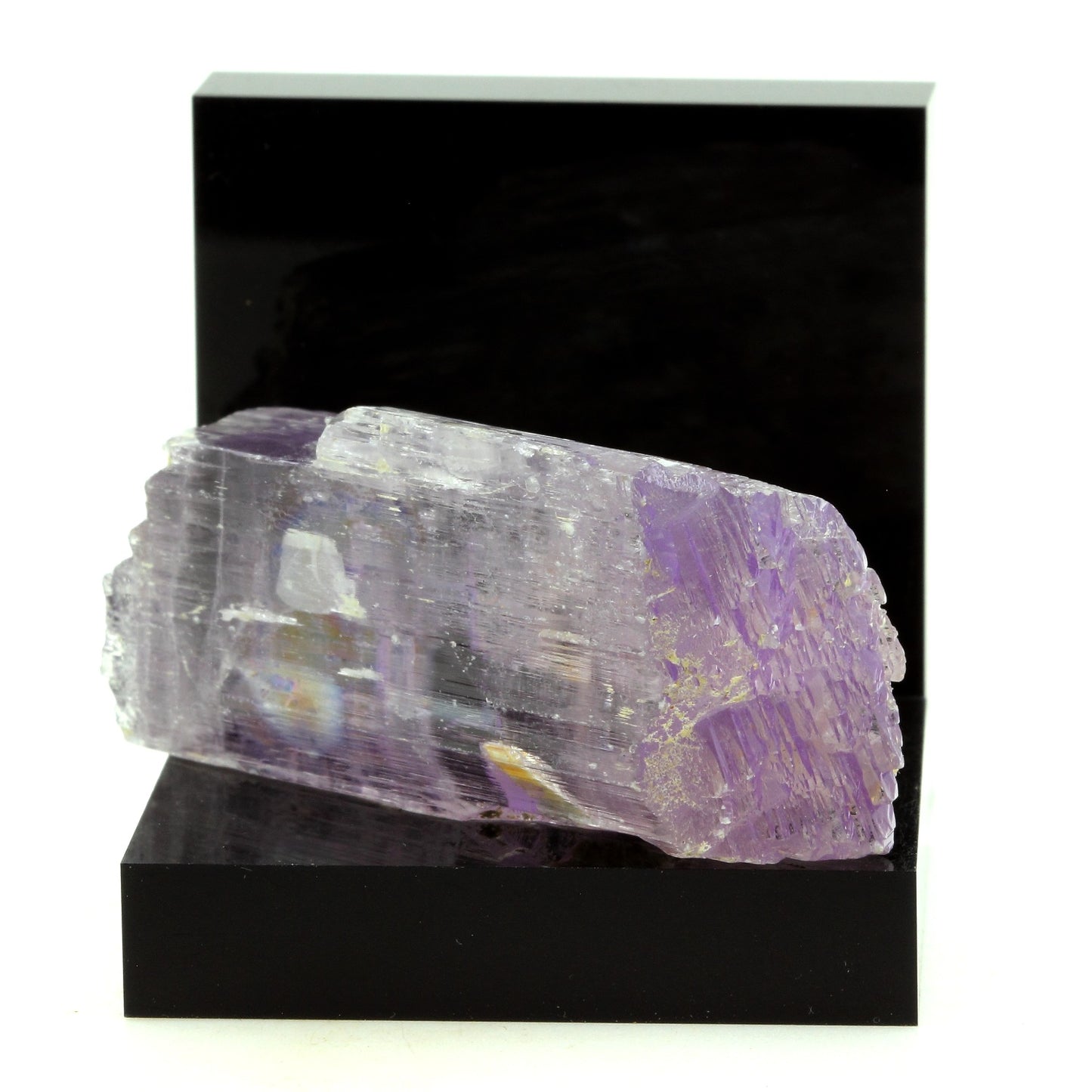 Kunzite. 335.4 carats. Konar Province, Afghanistan