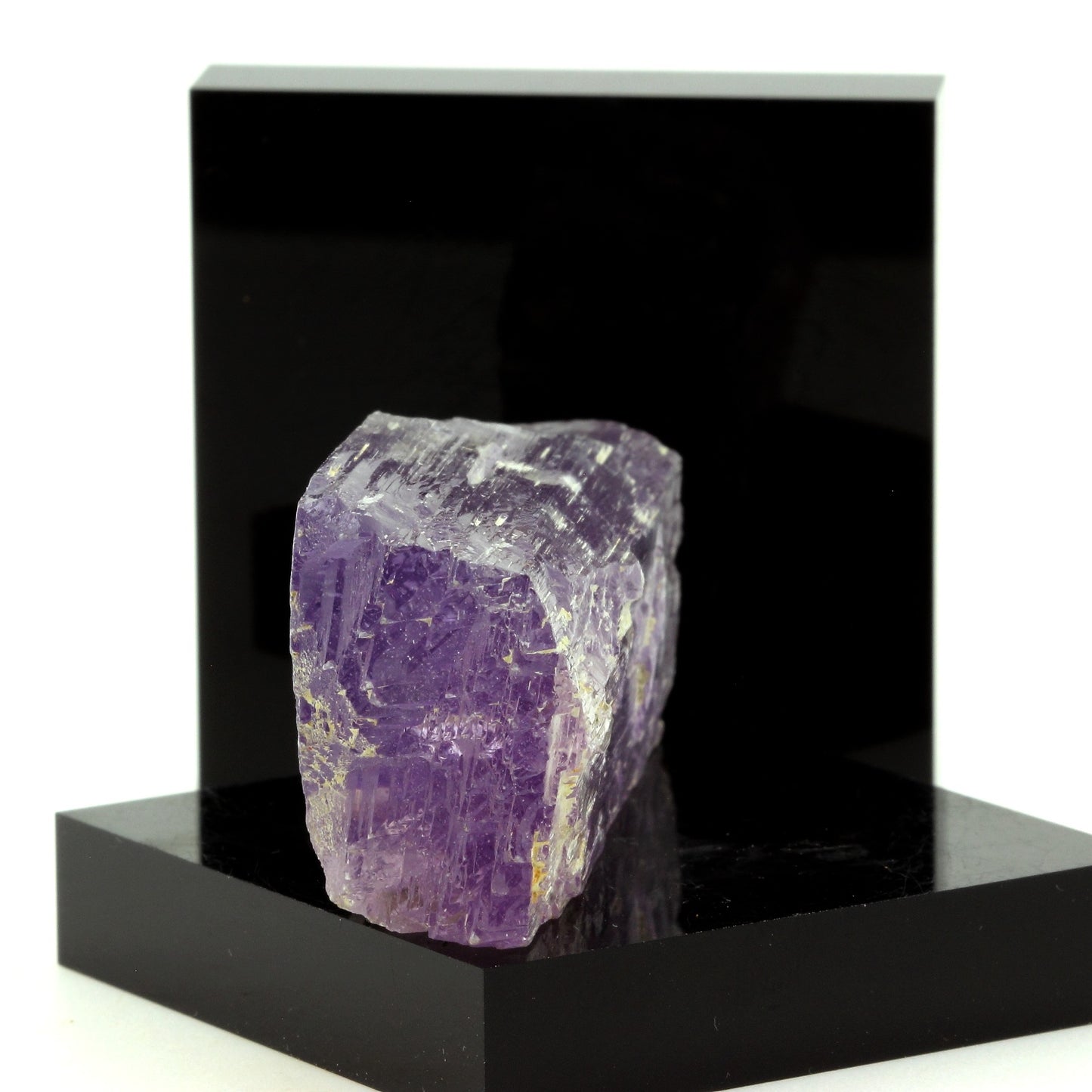 Kunzite. 335.4 carats. Konar Province, Afghanistan