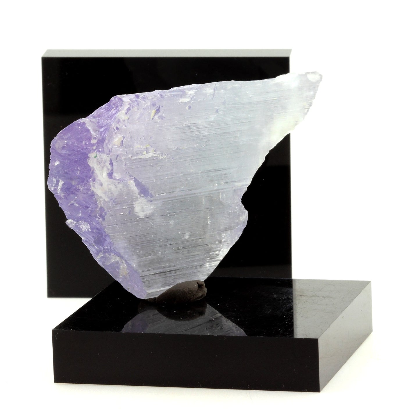 Kunzite. 276.7 carats. Konar Province, Afghanistan