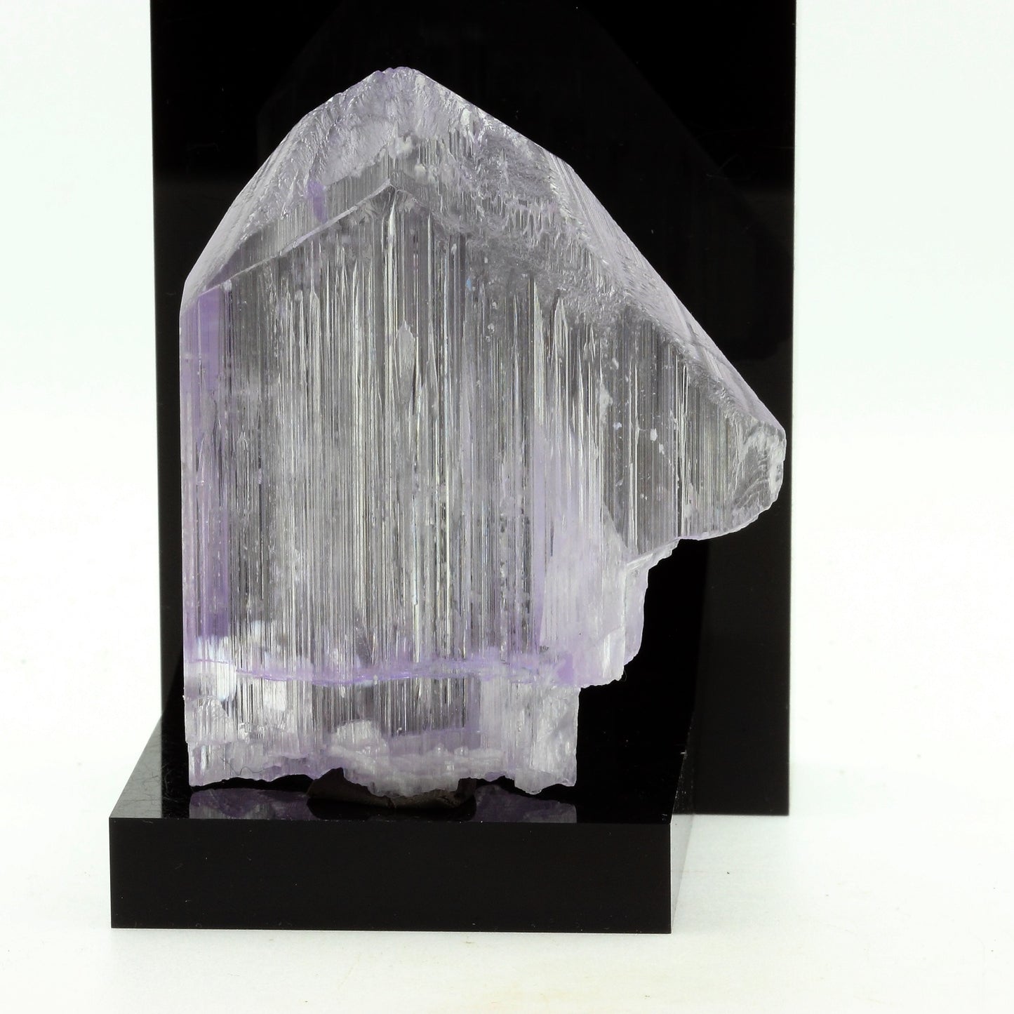 Kunzite. 402.3 carats. Konar Province, Afghanistan