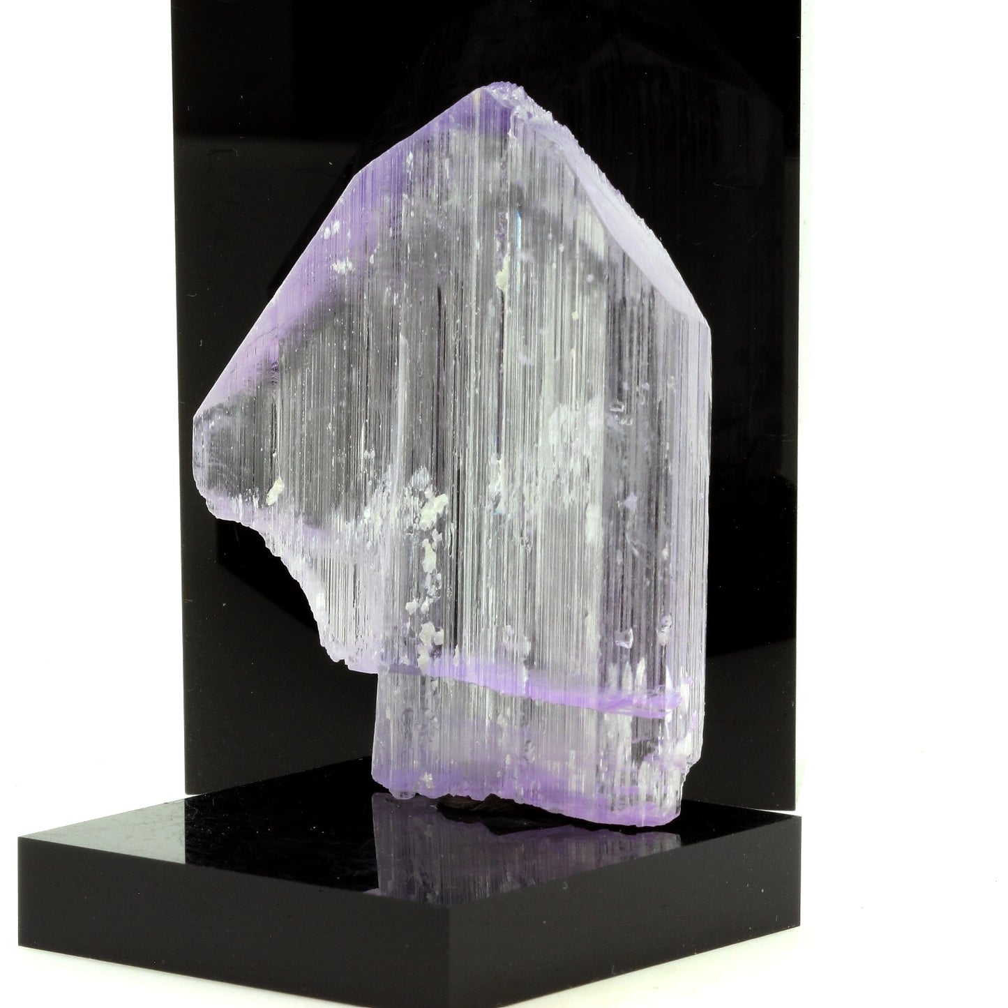 Kunzite. 402.3 carats. Konar Province, Afghanistan