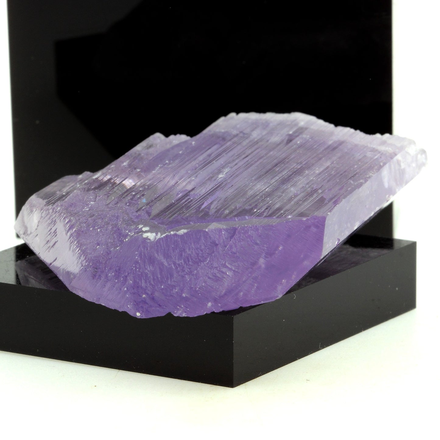 Kunzite. 402.3 carats. Konar Province, Afghanistan