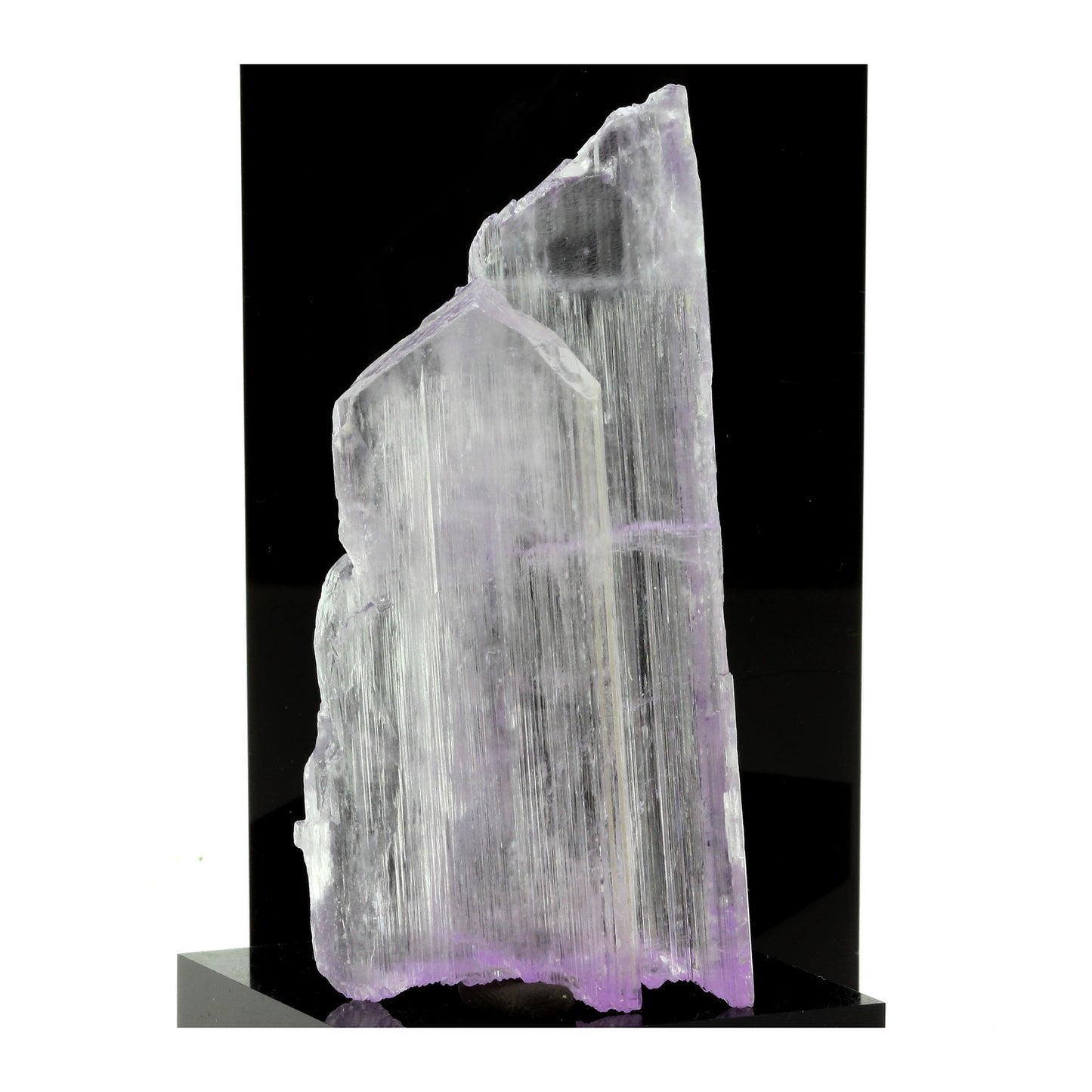 Kunzite. 350.2 carats. Konar Province, Afghanistan