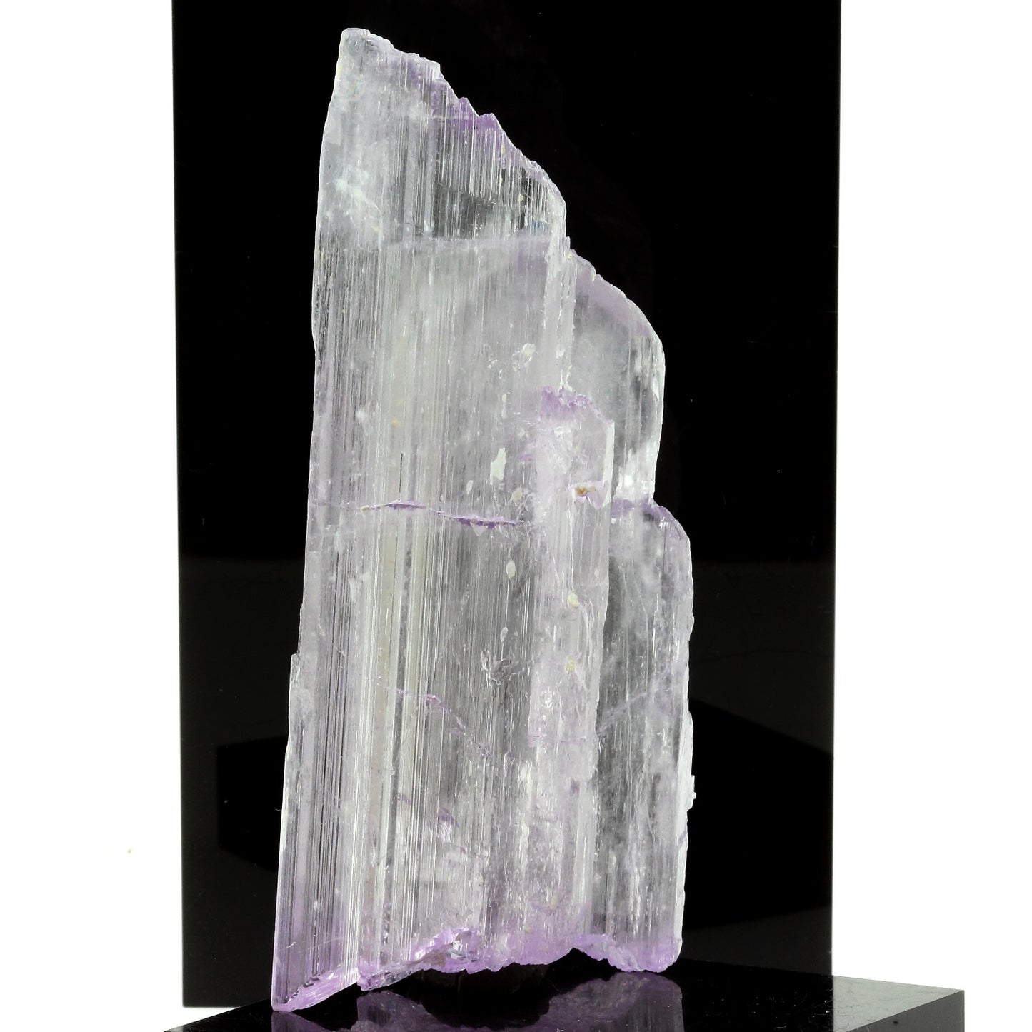 Kunzite. 350.2 carats. Konar Province, Afghanistan