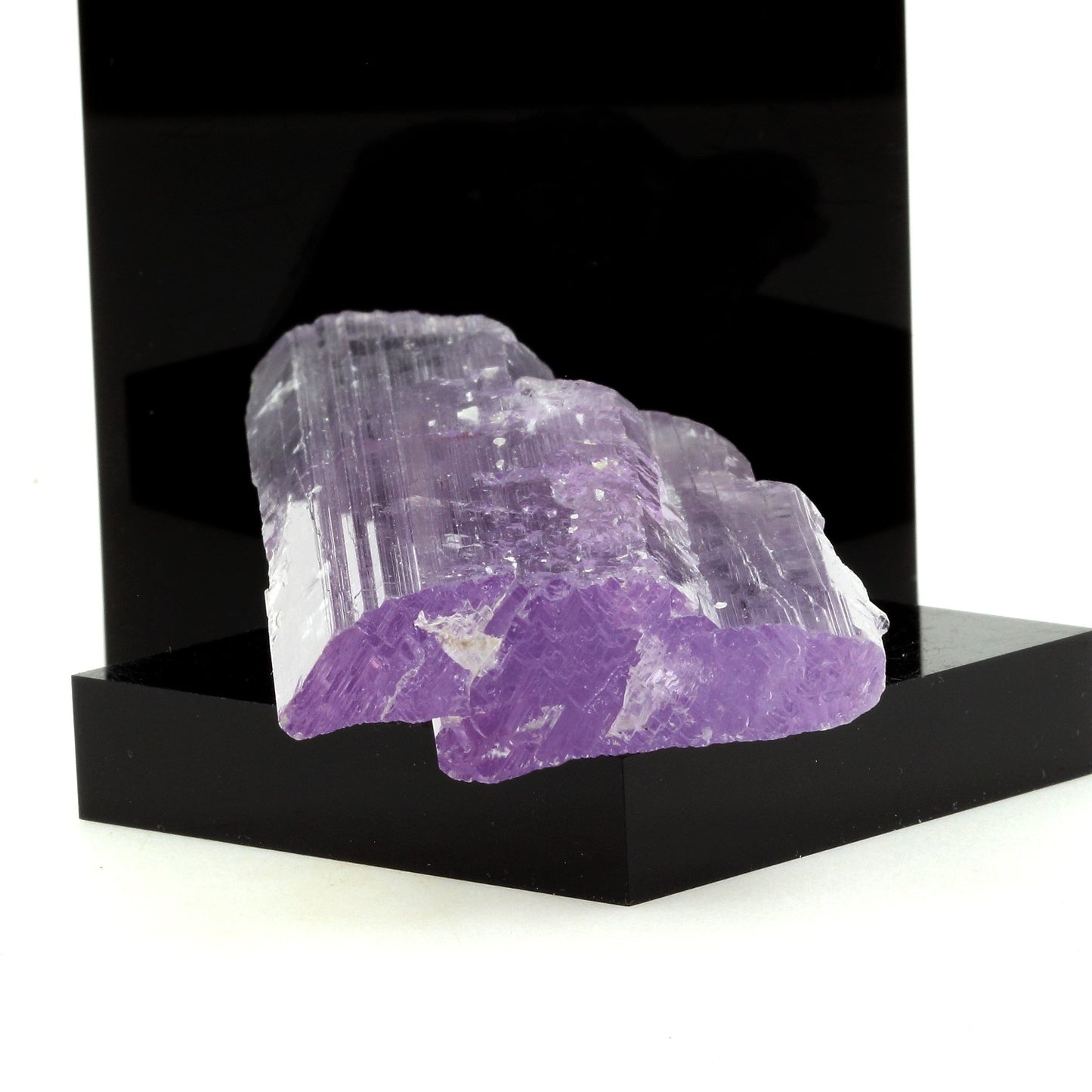 Kunzite. 350.2 carats. Konar Province, Afghanistan